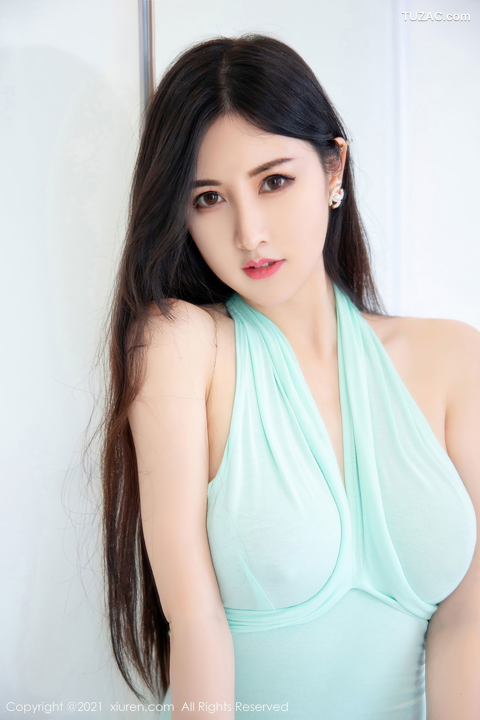 XiuRen秀人网-4221-诗诗kiki-轻薄多姿吊带裙蕾丝吊带袜-2021.11.16