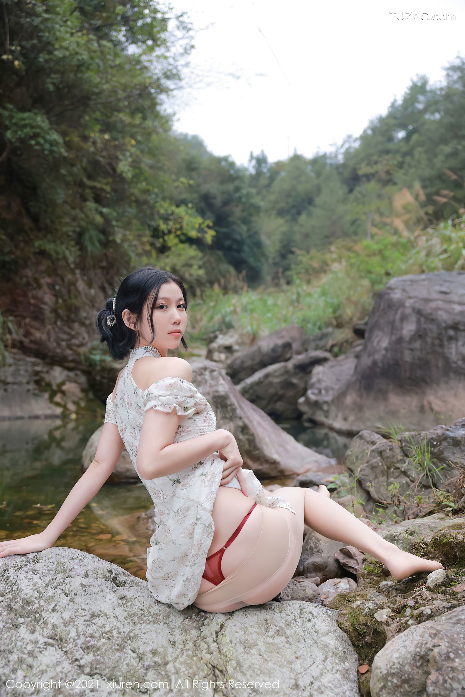 XiuRen秀人网-4229-李雅柔182CM-大理旅拍户外山间性感服饰肉丝裤袜-2021.11.17