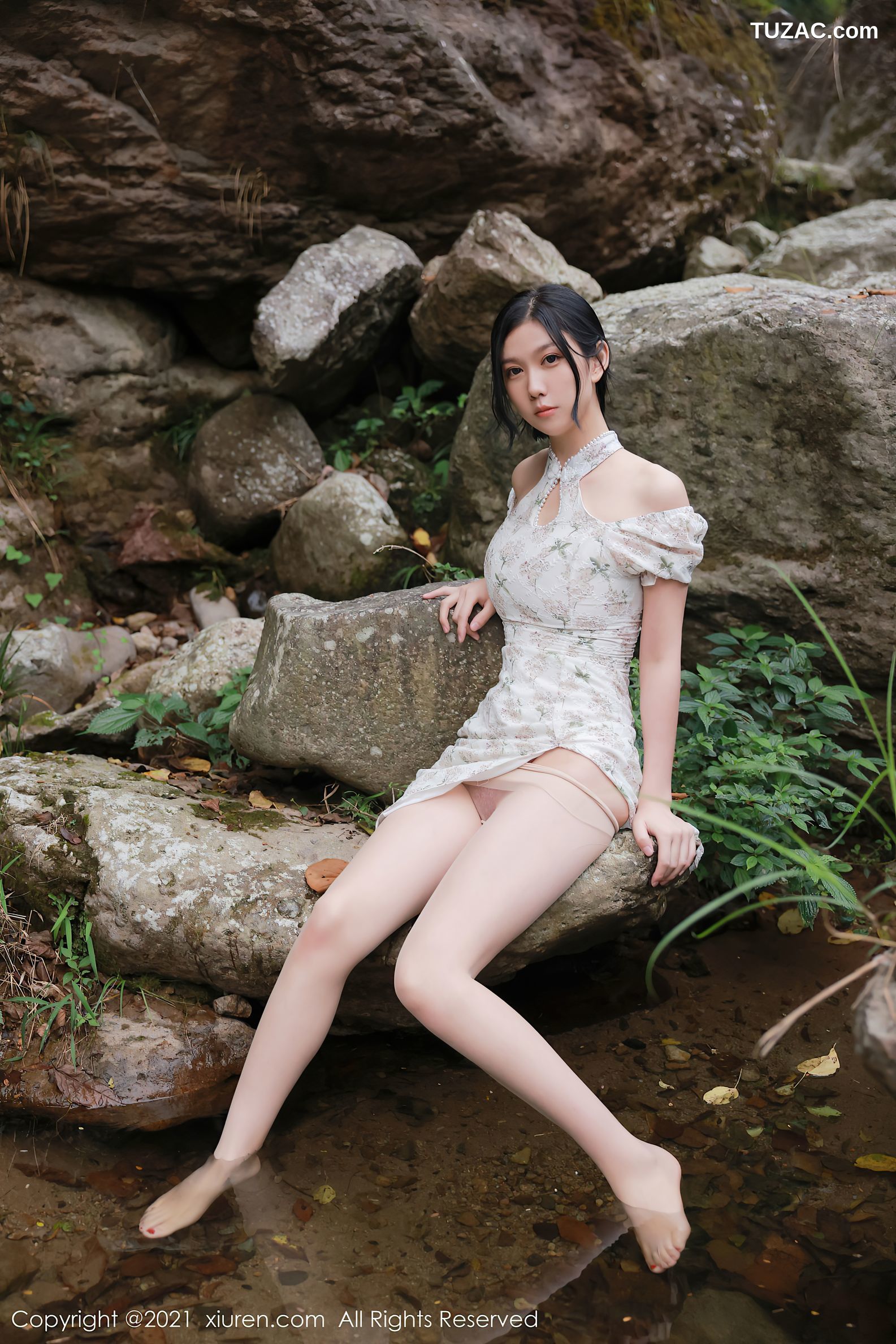 XiuRen秀人网-4229-李雅柔182CM-大理旅拍户外山间性感服饰肉丝裤袜-2021.11.17