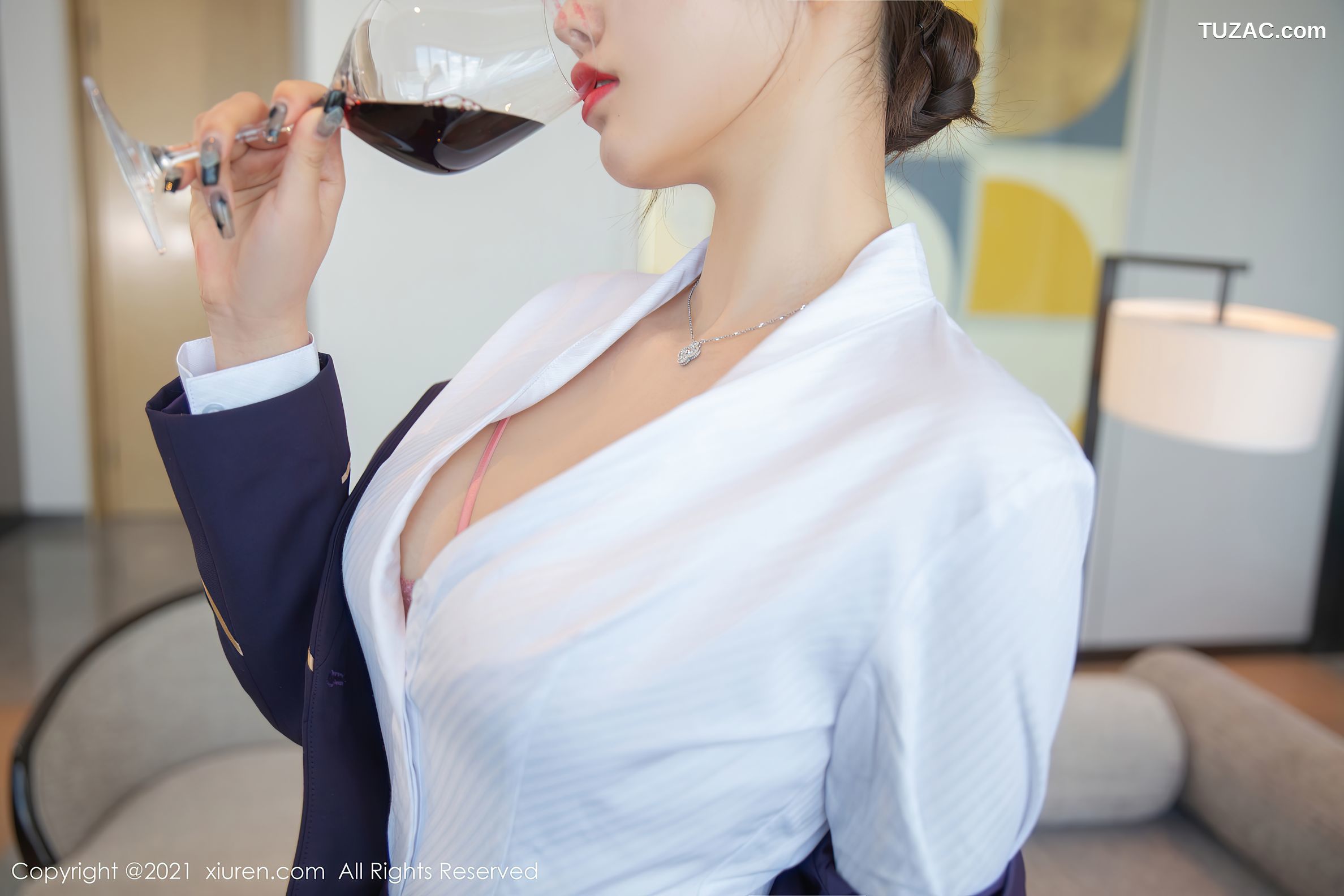 XiuRen秀人网-4231-杨晨晨Yome-下班后粉色内衣黑丝-2021.11.17