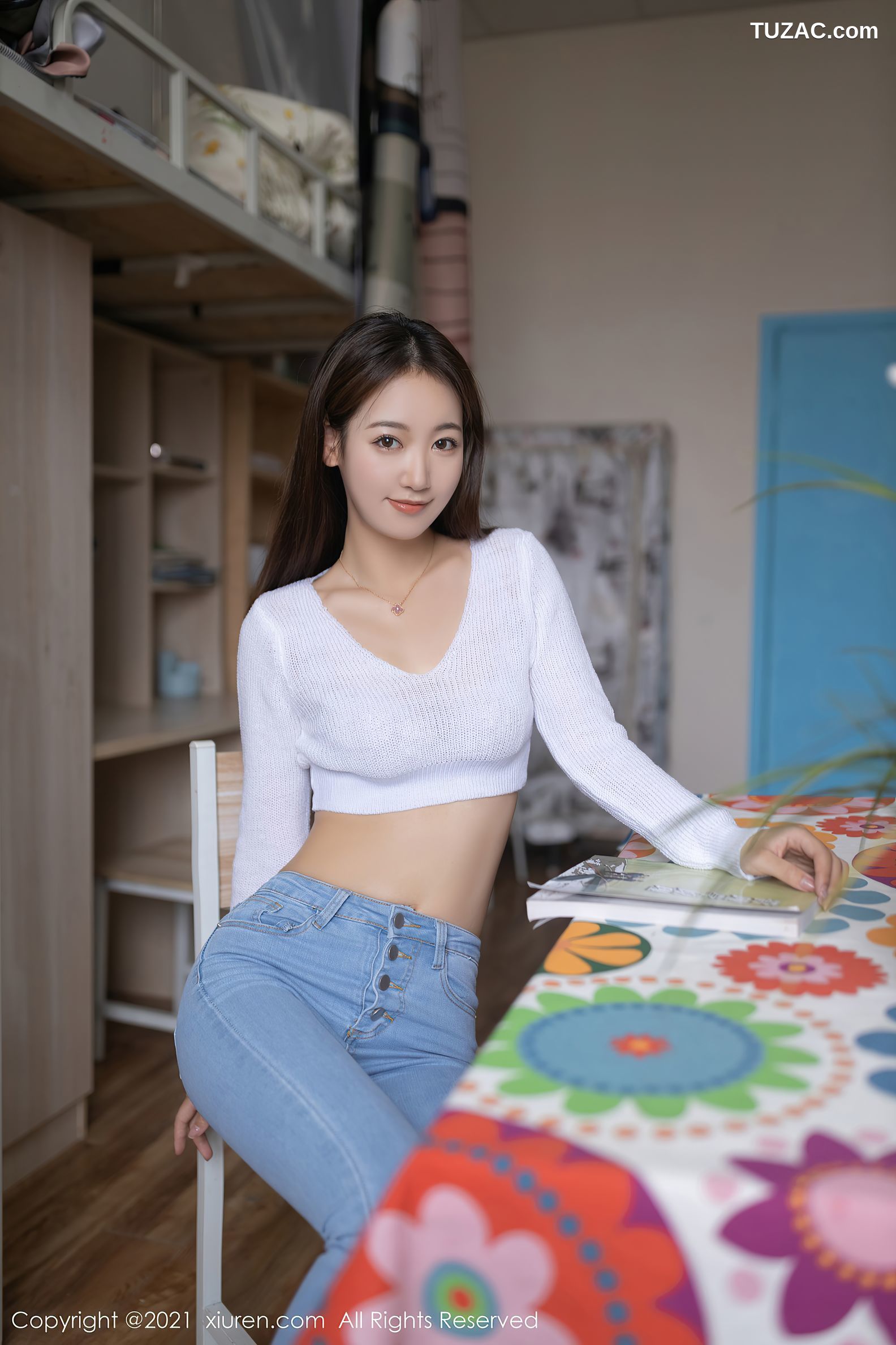 XiuRen秀人网-4250-唐安琪-江浙沪旅拍寝室高腰服饰牛仔裤迷人-2021.11.22
