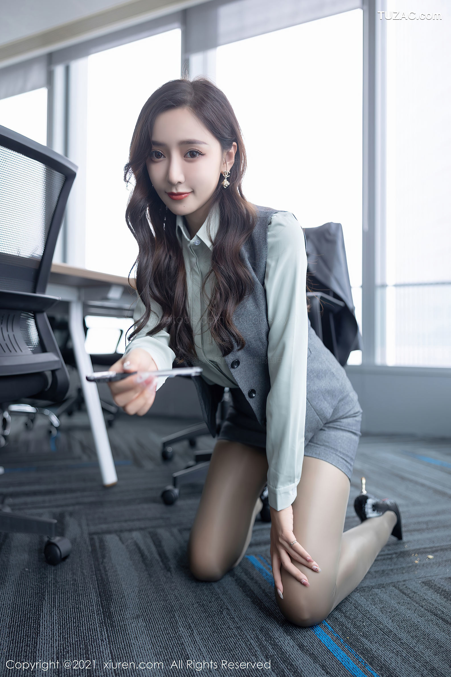 XiuRen秀人网-4251-王馨瑶yanni-性感内衣超薄黑丝裤袜-2021.11.22