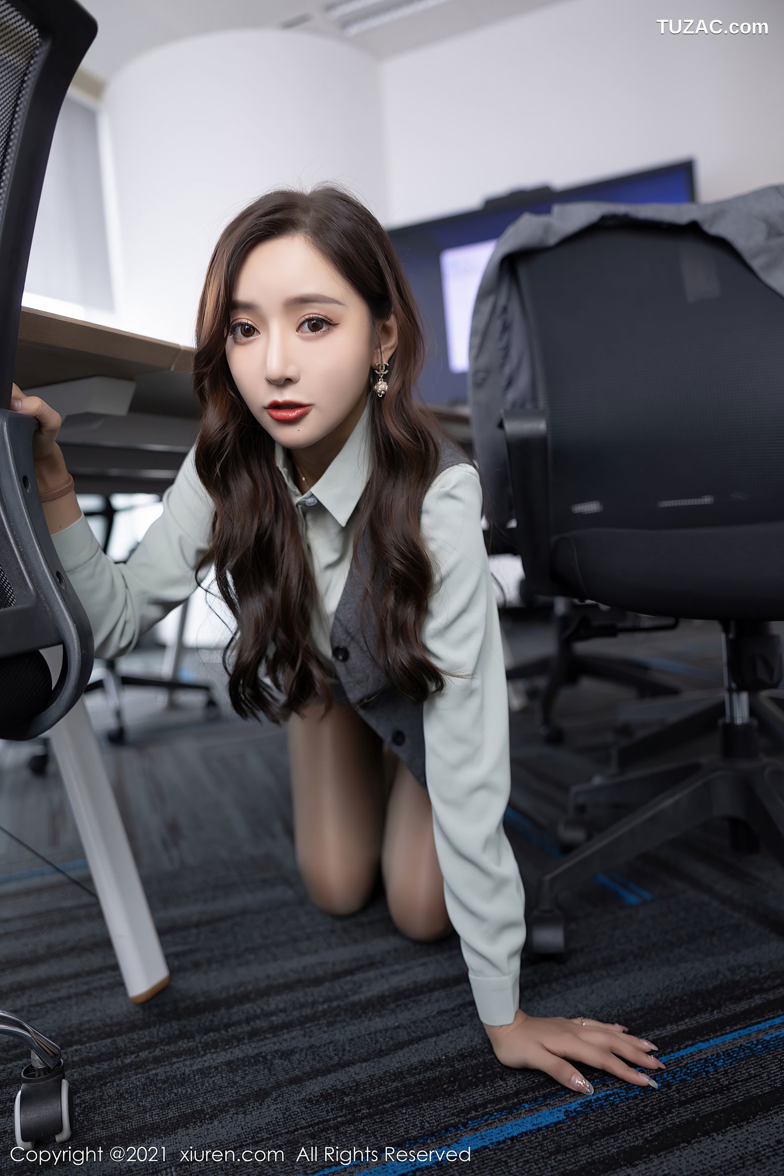 XiuRen秀人网-4251-王馨瑶yanni-性感内衣超薄黑丝裤袜-2021.11.22