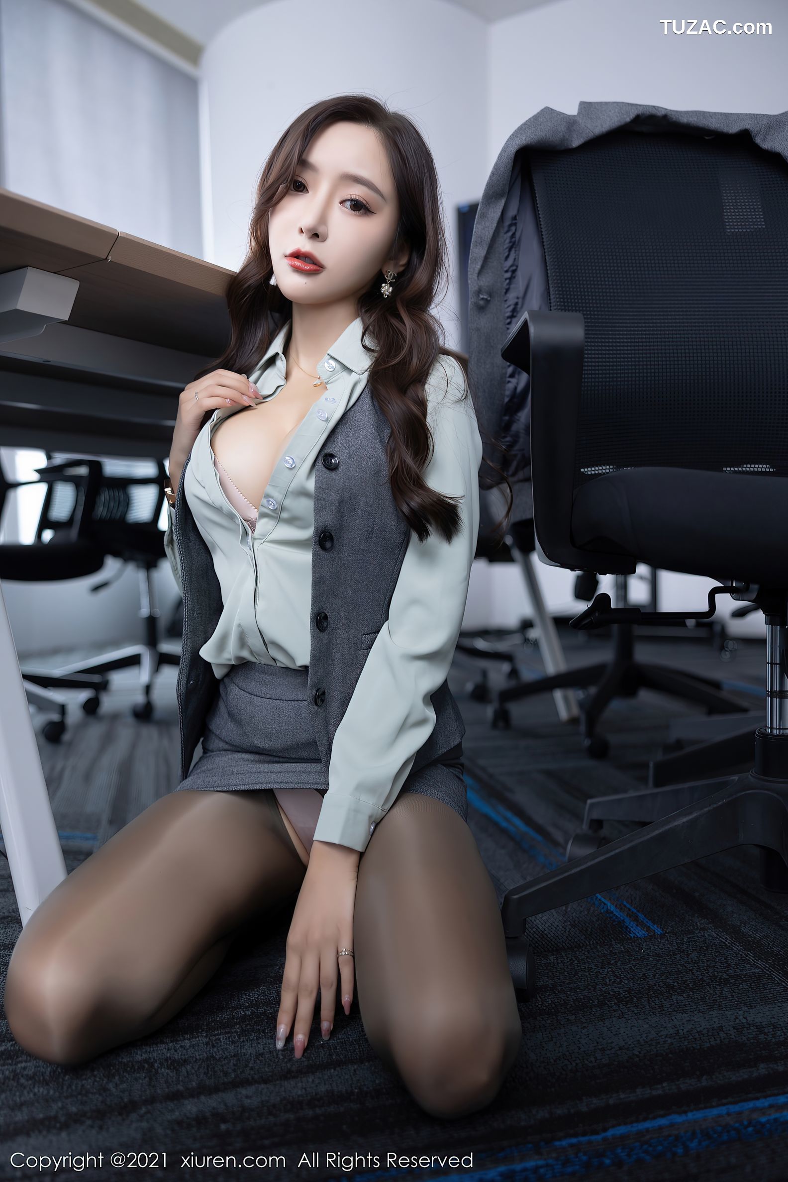 XiuRen秀人网-4251-王馨瑶yanni-性感内衣超薄黑丝裤袜-2021.11.22