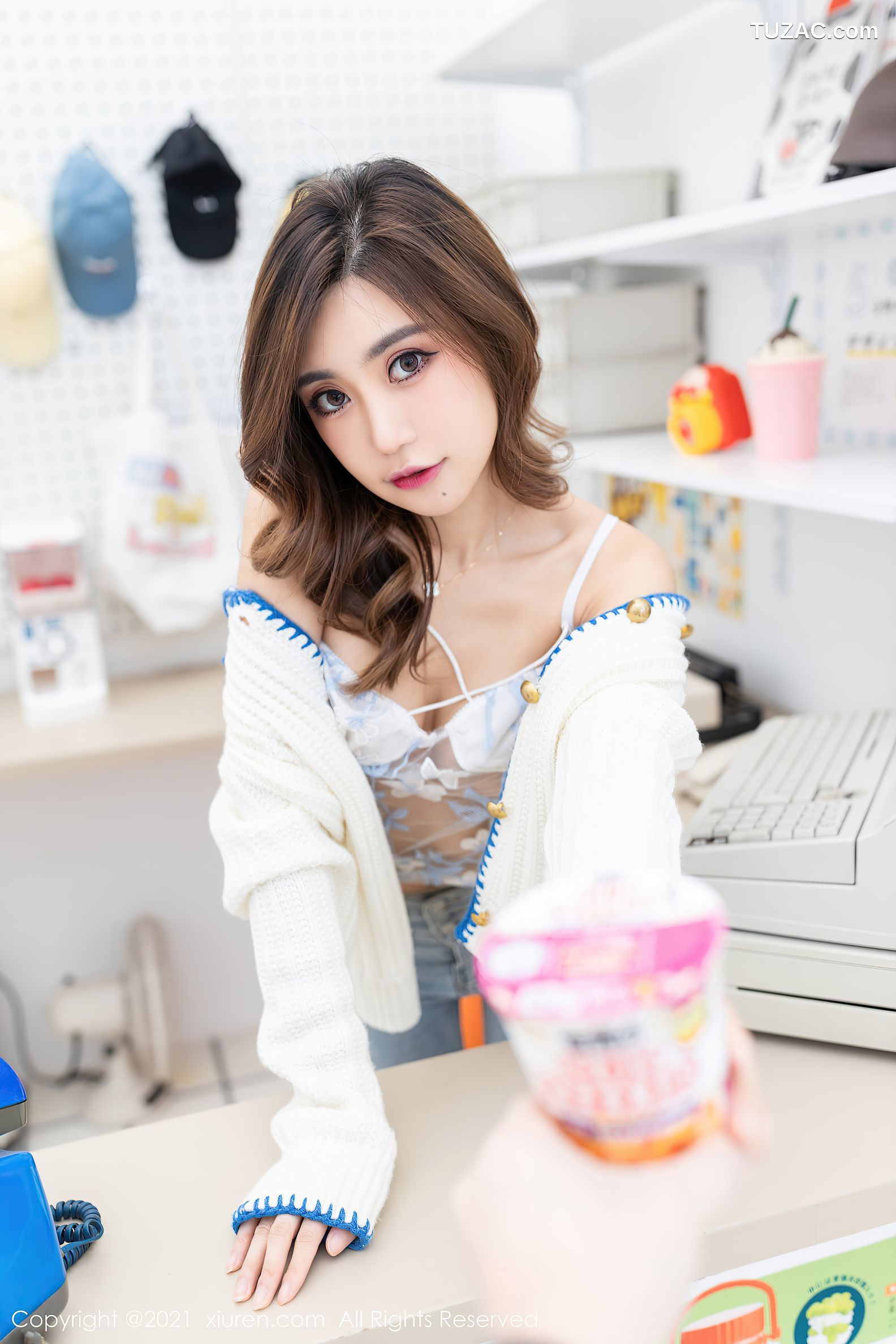 XiuRen秀人网-4257-绮里嘉Ula-超市场景主题-牛仔裤薄透服饰-2021.11.23