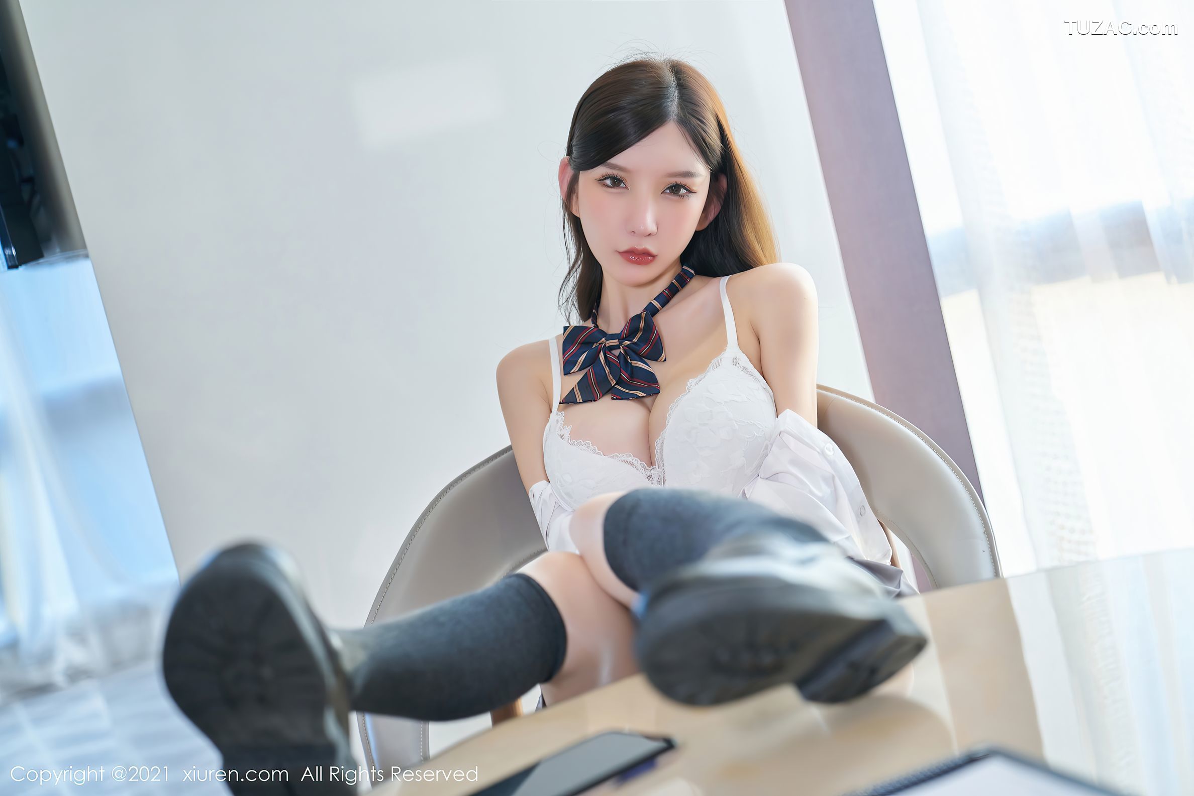 XiuRen秀人网-4258-周于希Sandy-惩罚游戏主题性感百褶裙下闪亮肉丝-2021.11.23