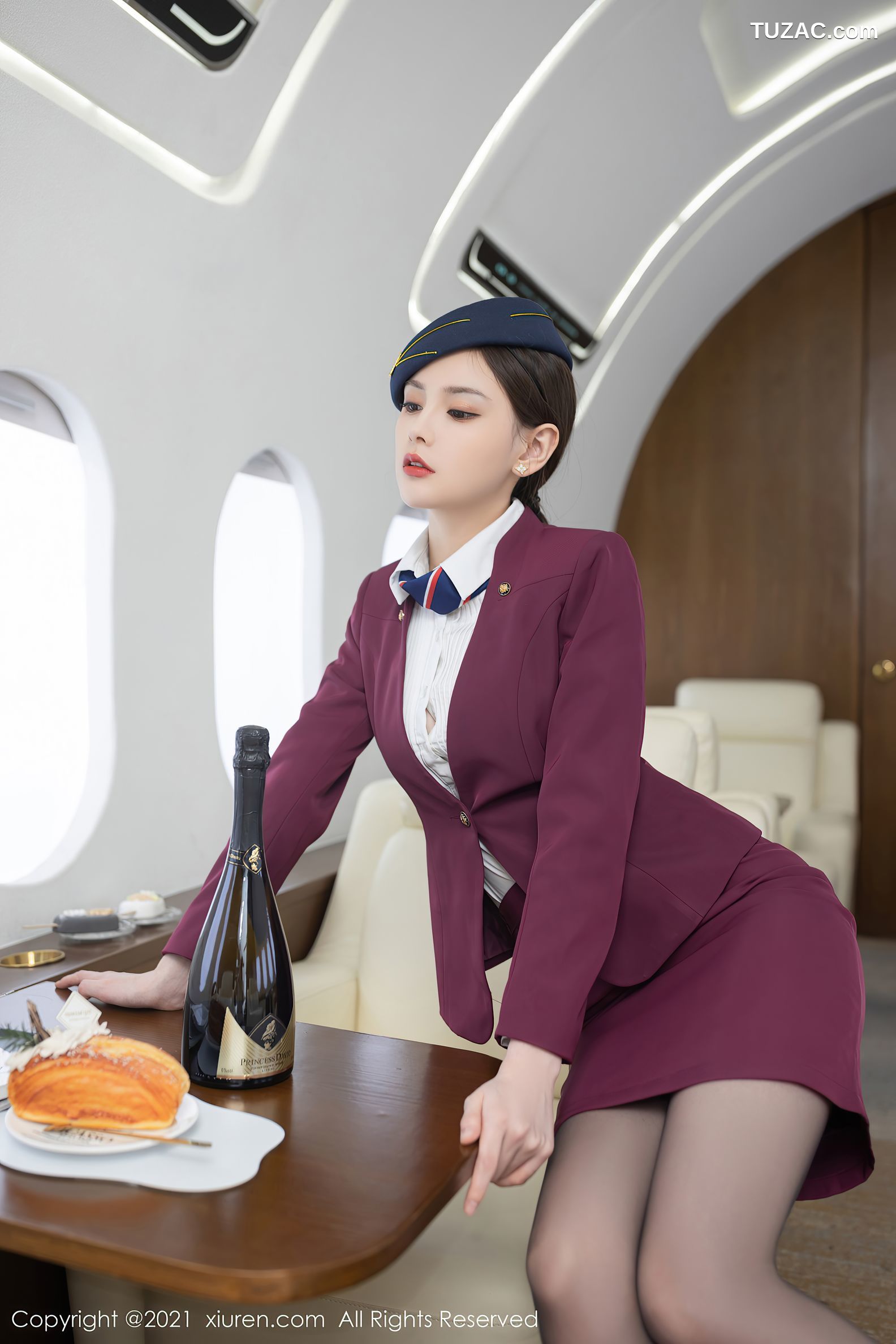 XiuRen秀人网-4264-王心怡-空姐制服主题性感内衣黑丝-2021.11.24