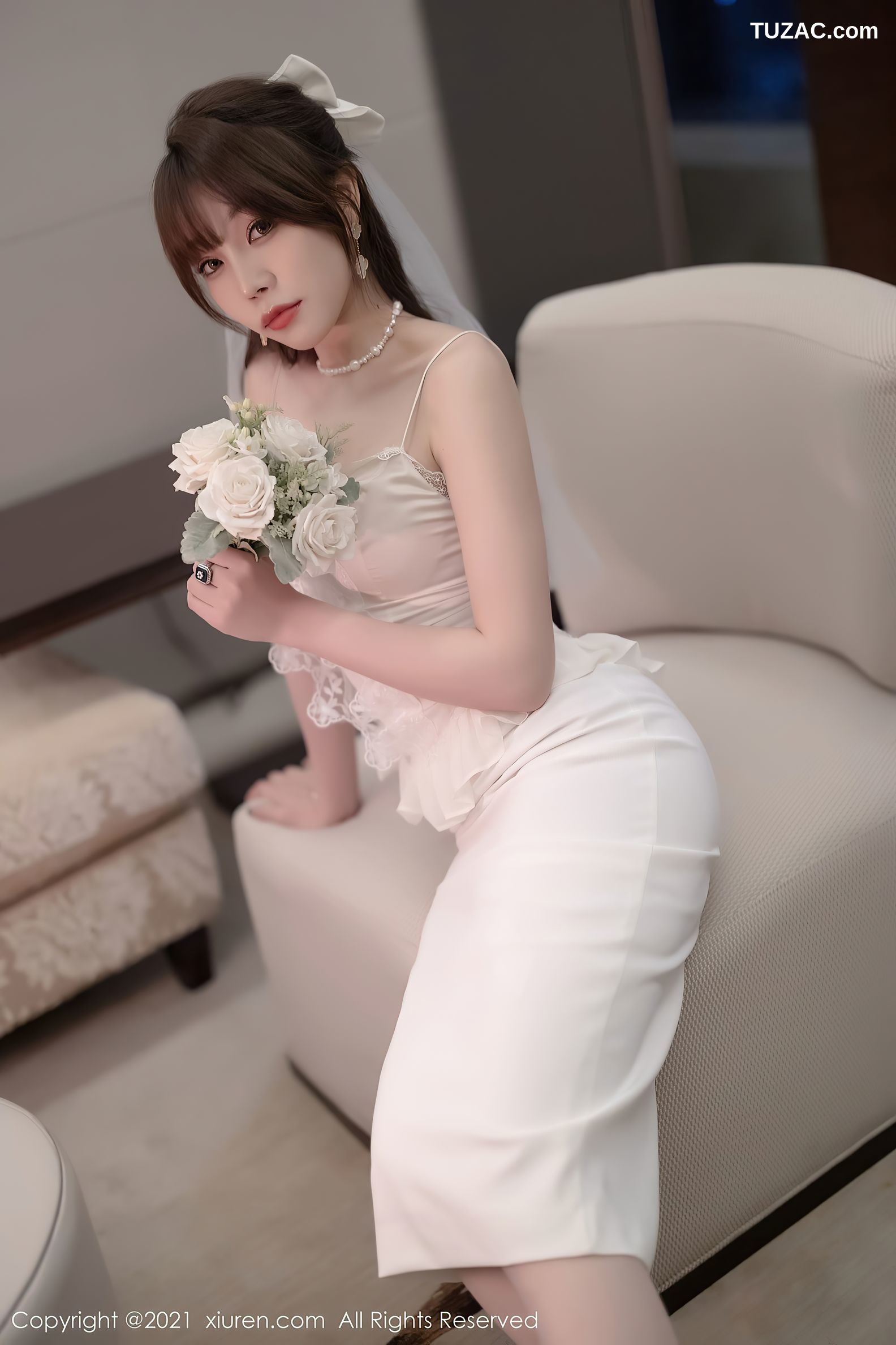 XiuRen秀人网-4269-芝芝Booty-薄透新娘服饰白丝吊带袜-2021.11.25