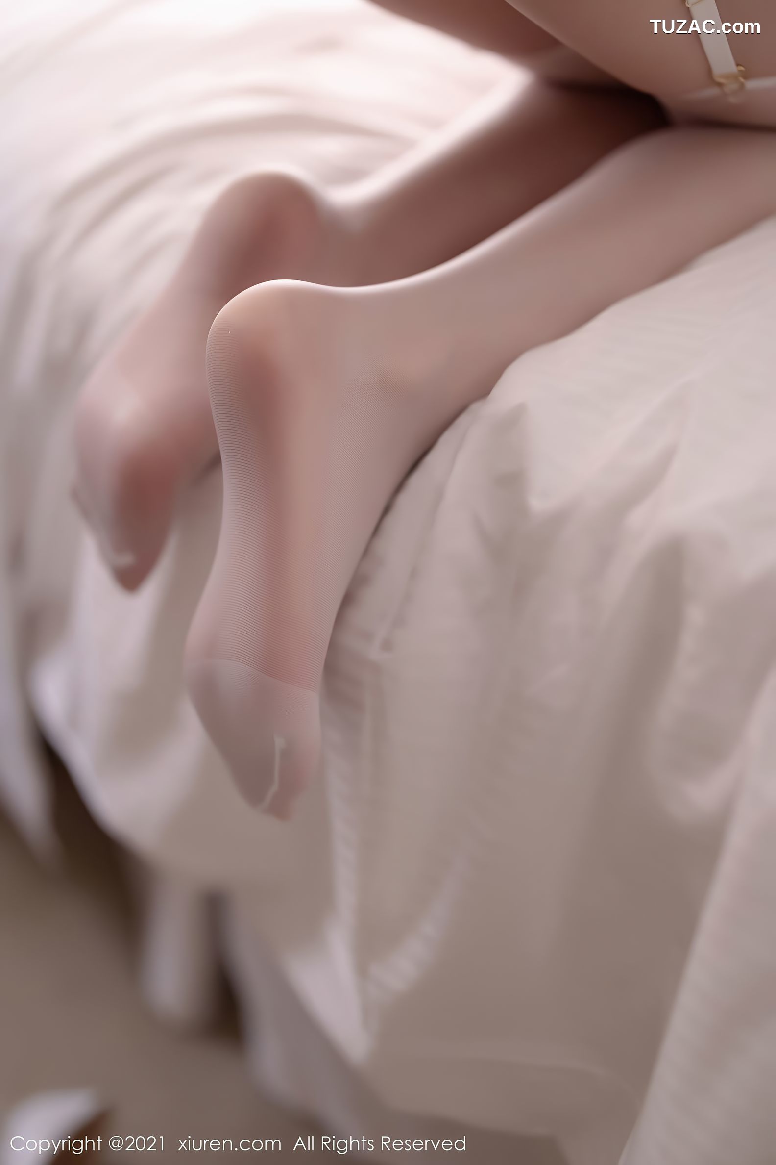 XiuRen秀人网-4269-芝芝Booty-薄透新娘服饰白丝吊带袜-2021.11.25