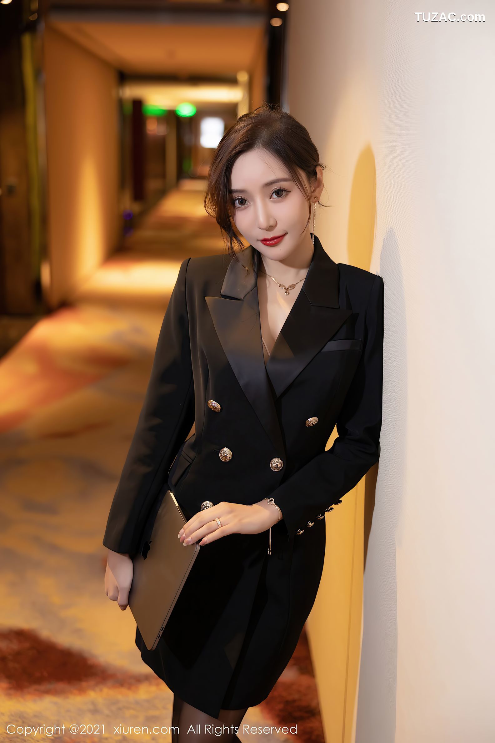 XiuRen秀人网-4293-王馨瑶Yanni-职业装粉色内衣黑丝-2021.12.02