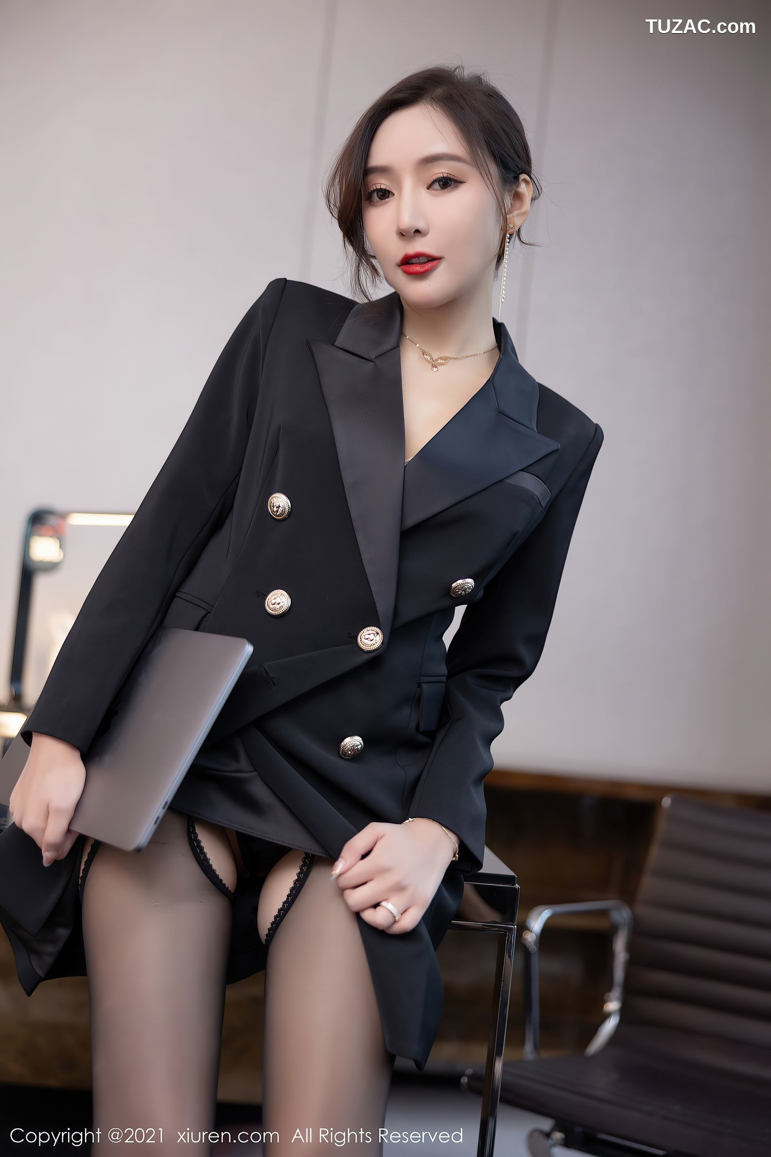 XiuRen秀人网-4293-王馨瑶Yanni-职业装粉色内衣黑丝-2021.12.02