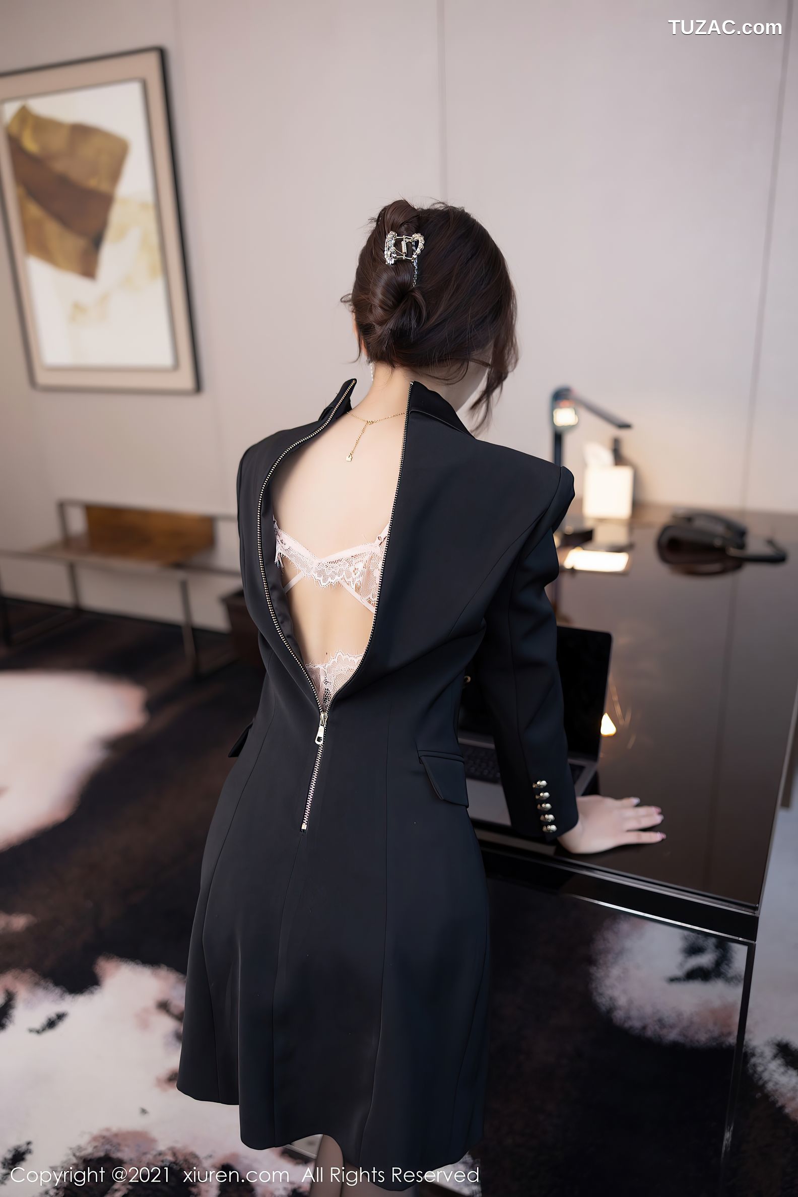 XiuRen秀人网-4293-王馨瑶Yanni-职业装粉色内衣黑丝-2021.12.02