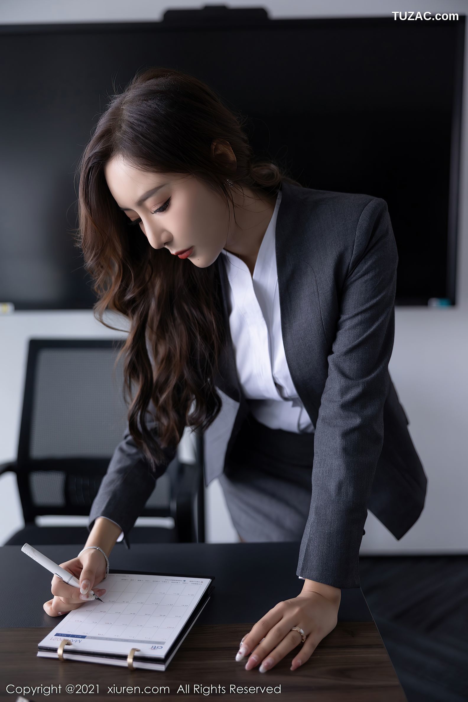 XiuRen秀人网-4304-王馨瑶Yanni-办公室主题-蓝色内衣超薄黑丝-2021.12.06