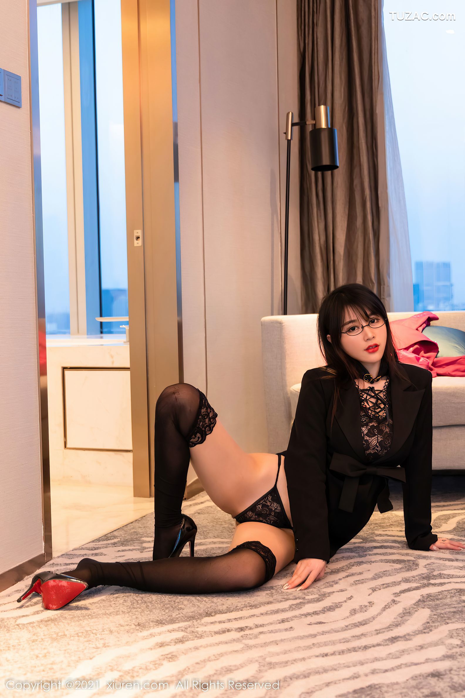 XiuRen秀人网-4317-美七Mia-青海旅拍黑色蕾丝内衣丁字裤-2021.12.09