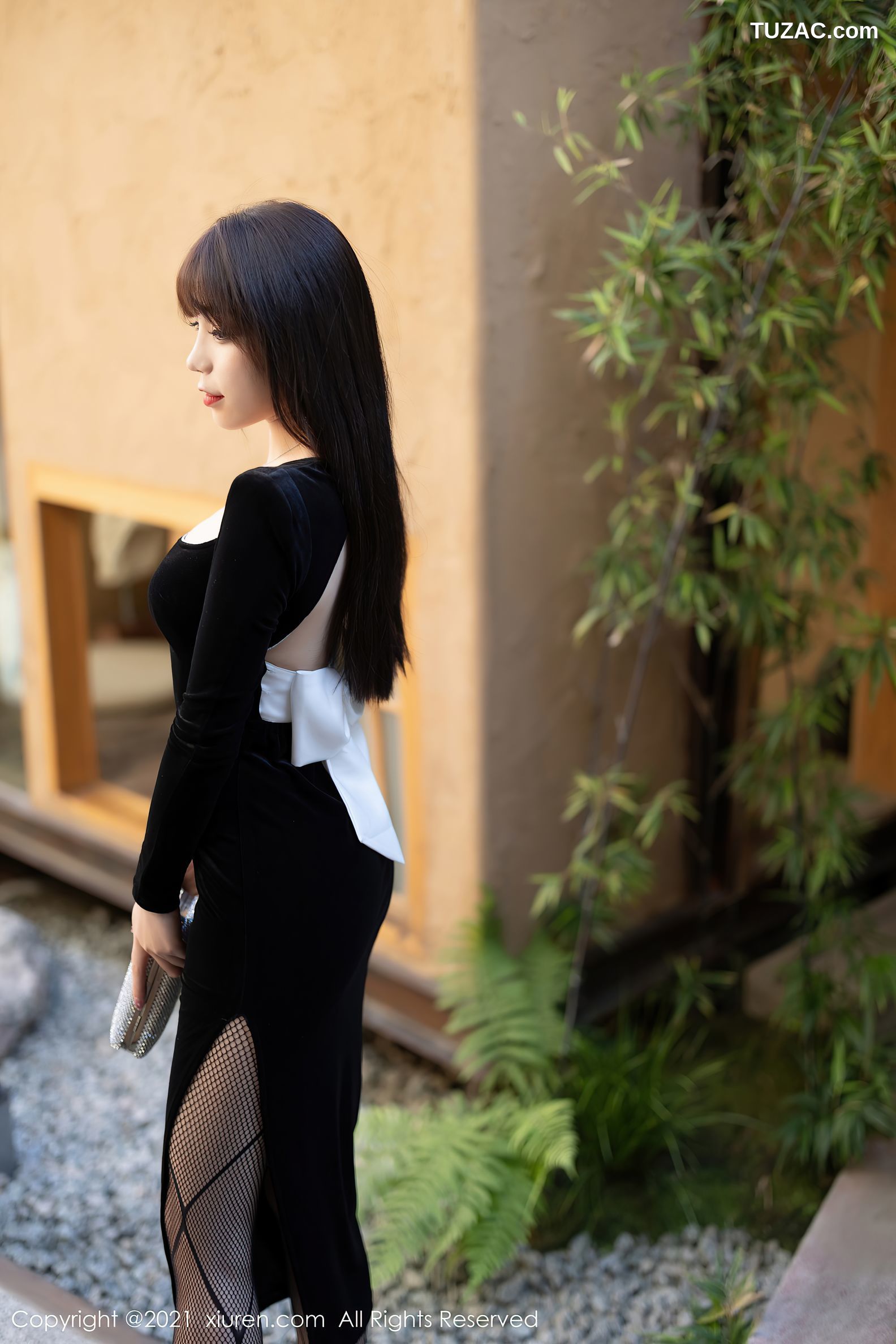 XiuRen秀人网-4322-芝芝Booty-黑色典雅服饰黑丝网袜性感内衣-2021.12.09