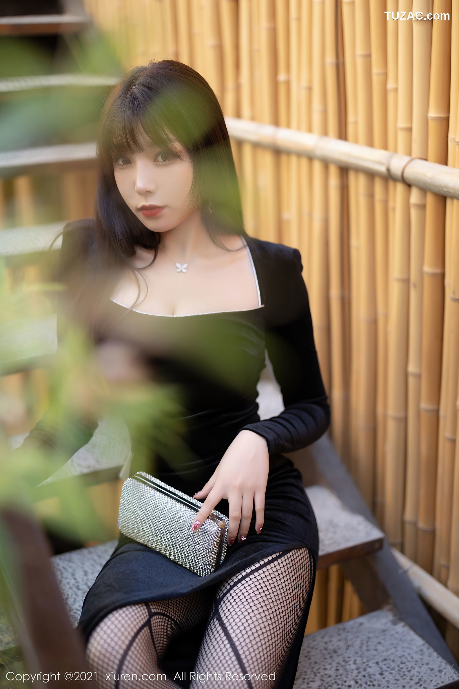 XiuRen秀人网-4322-芝芝Booty-黑色典雅服饰黑丝网袜性感内衣-2021.12.09