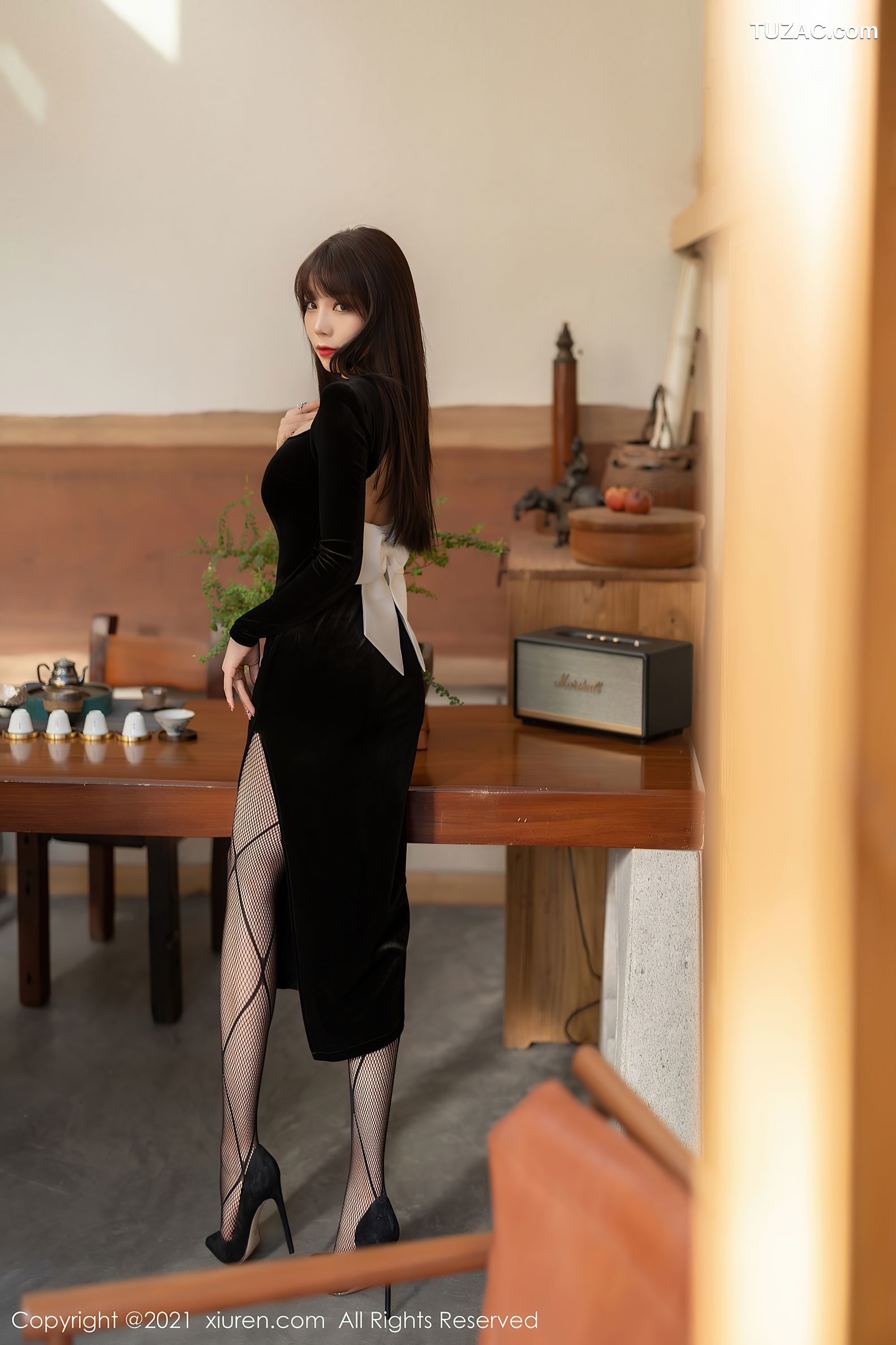 XiuRen秀人网-4322-芝芝Booty-黑色典雅服饰黑丝网袜性感内衣-2021.12.09