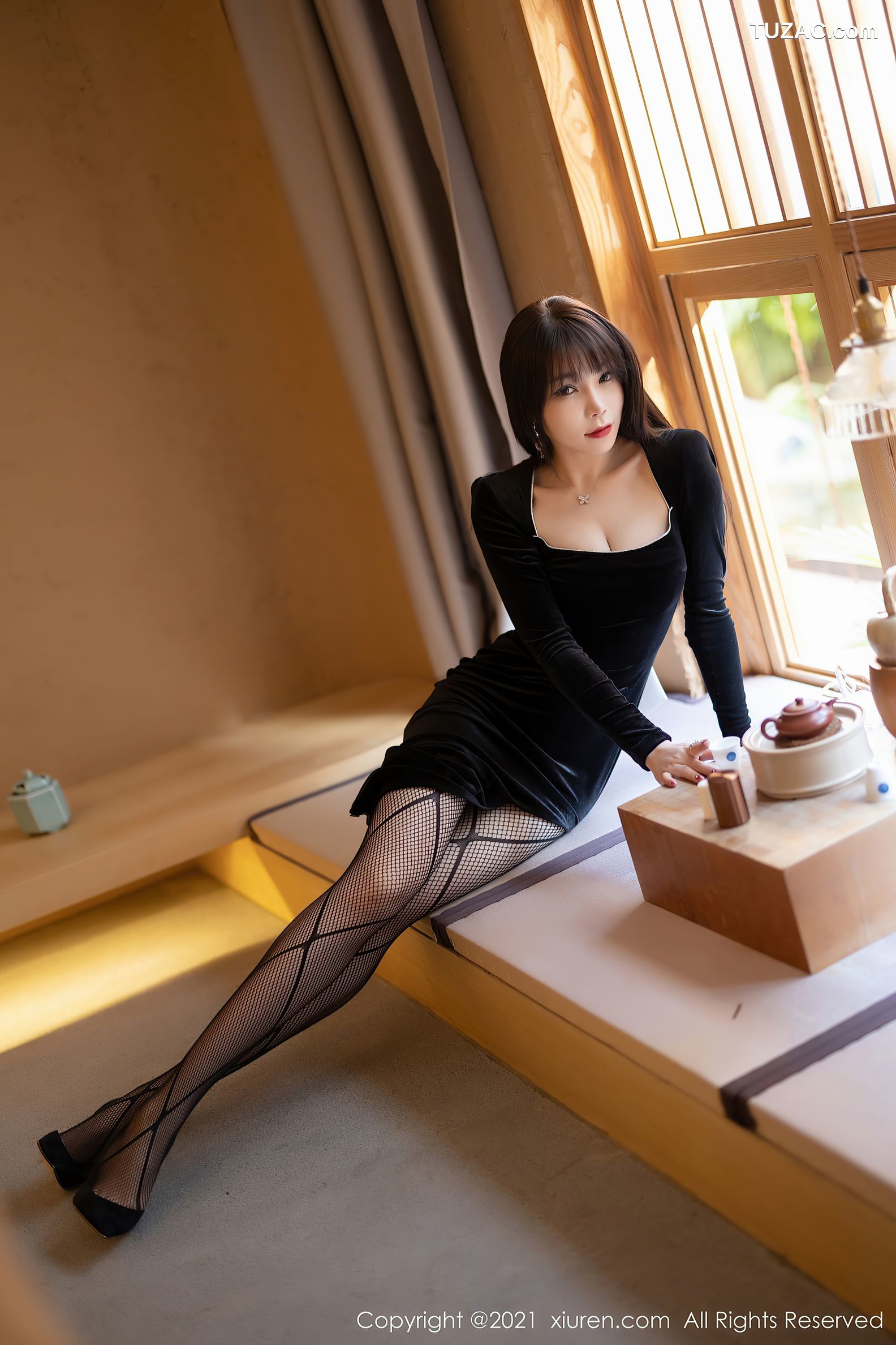 XiuRen秀人网-4322-芝芝Booty-黑色典雅服饰黑丝网袜性感内衣-2021.12.09