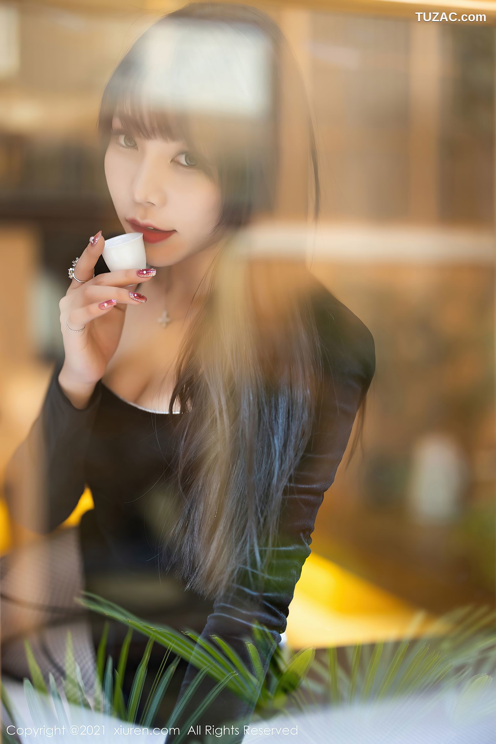 XiuRen秀人网-4322-芝芝Booty-黑色典雅服饰黑丝网袜性感内衣-2021.12.09