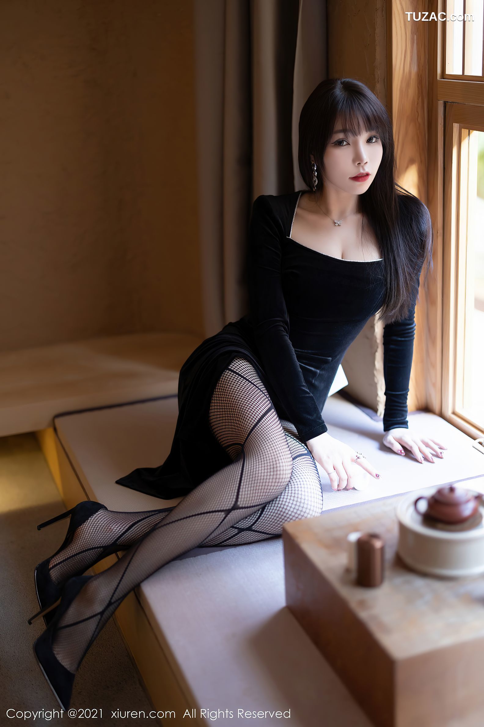 XiuRen秀人网-4322-芝芝Booty-黑色典雅服饰黑丝网袜性感内衣-2021.12.09