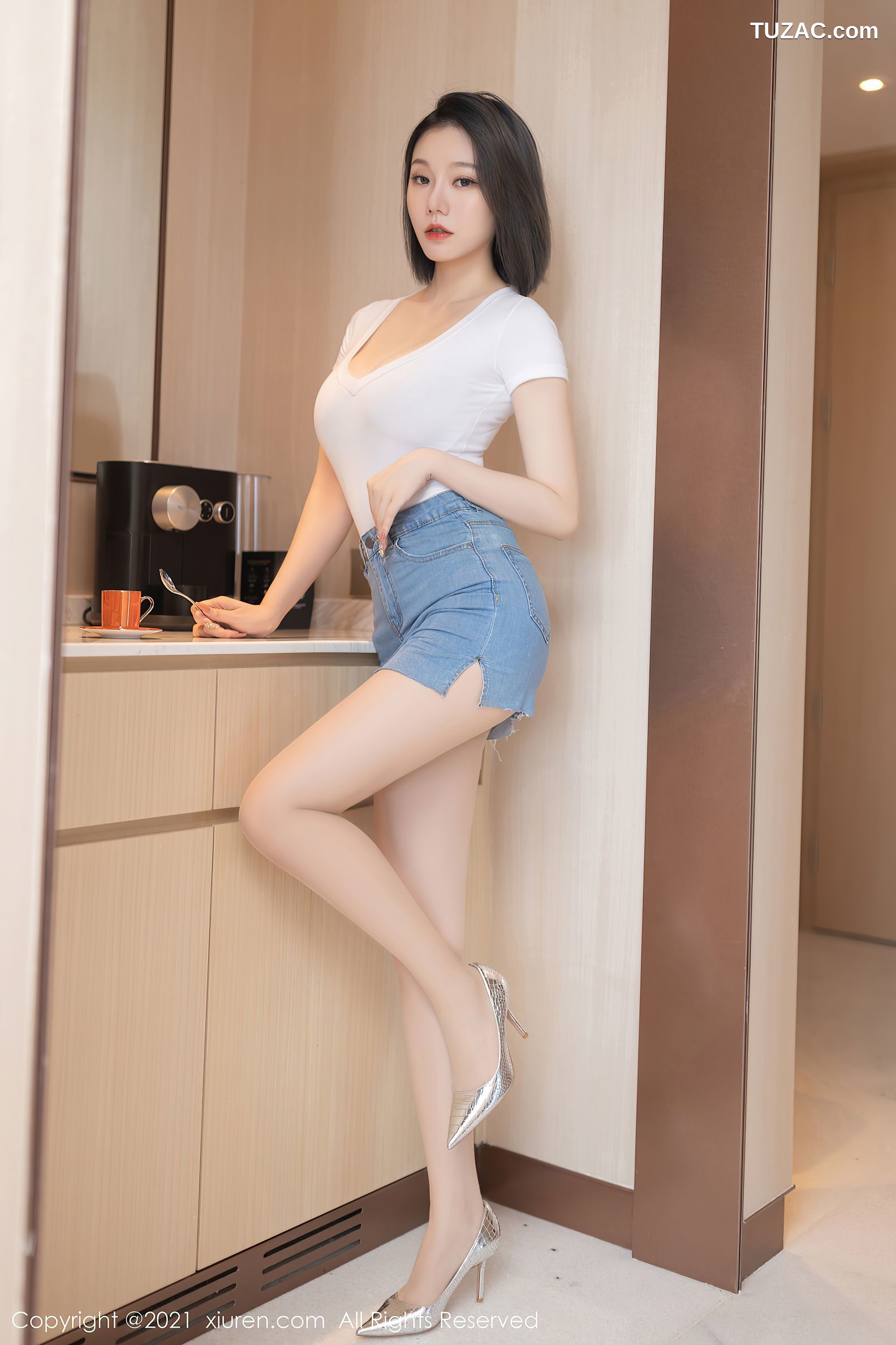 XiuRen秀人网-4336-安然Maleah-重庆旅拍牛仔短裙白色高叉连体衣-2021.12.14