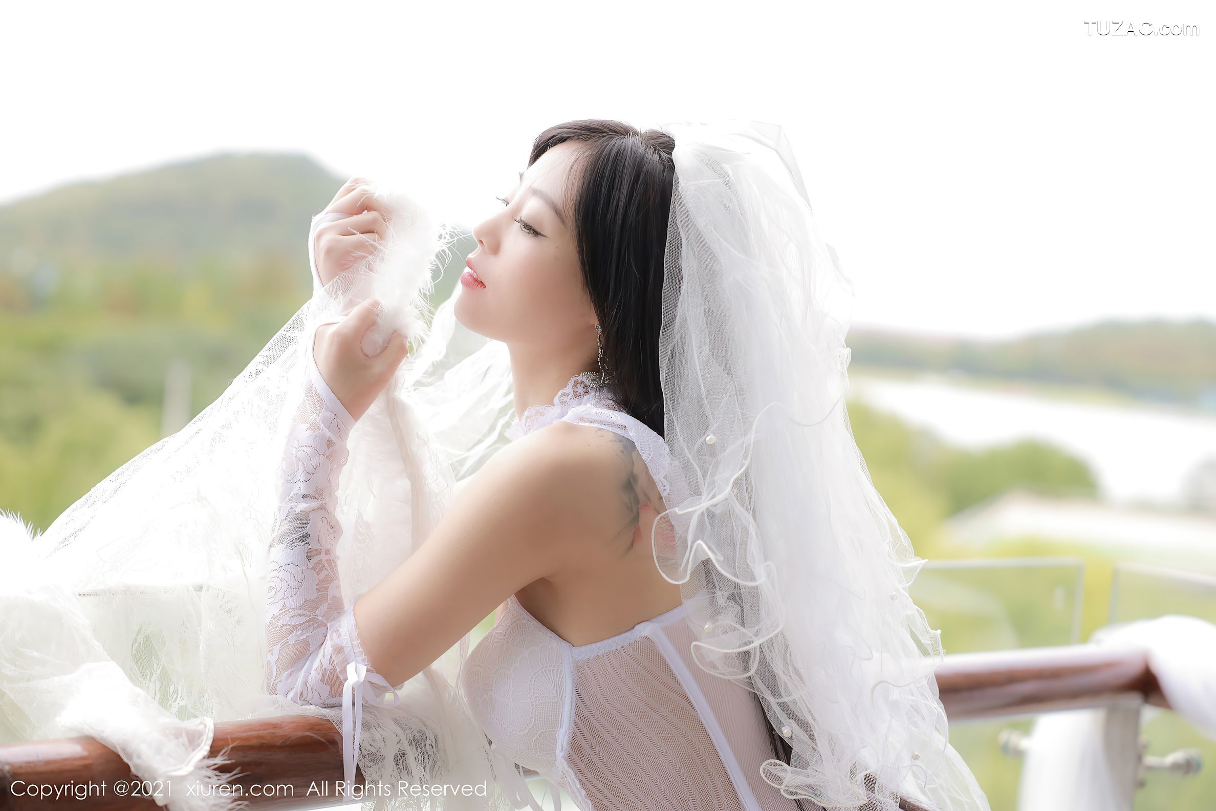 XiuRen秀人网-4339-佘贝拉Bella-大理旅拍性感纯白婚纱蕾丝吊带袜-2021.12.15