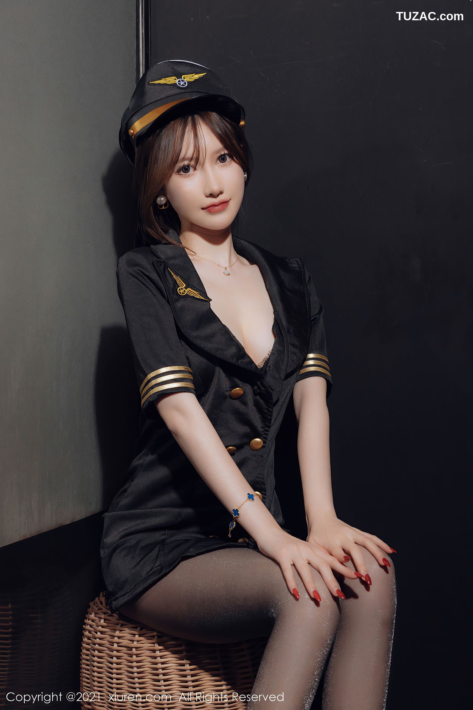 XiuRen秀人网-4355-美桃酱-黑色空军制服主题超薄黑丝裤袜-2021.12.17