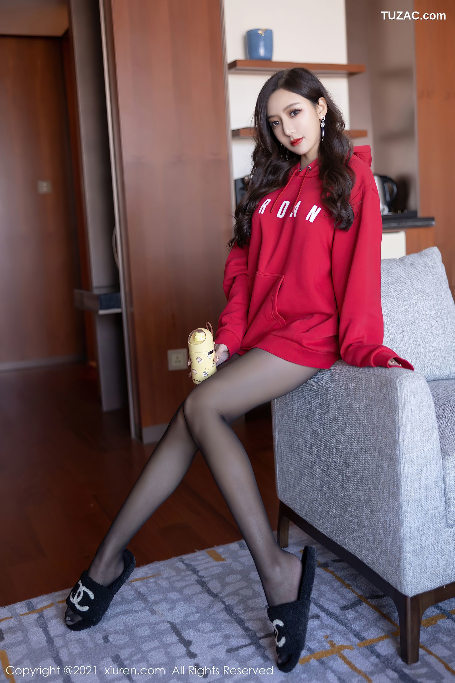 XiuRen秀人网-4356-王馨瑶yanni-红色卫衣性感内衣蕾丝袜-2021.12.17