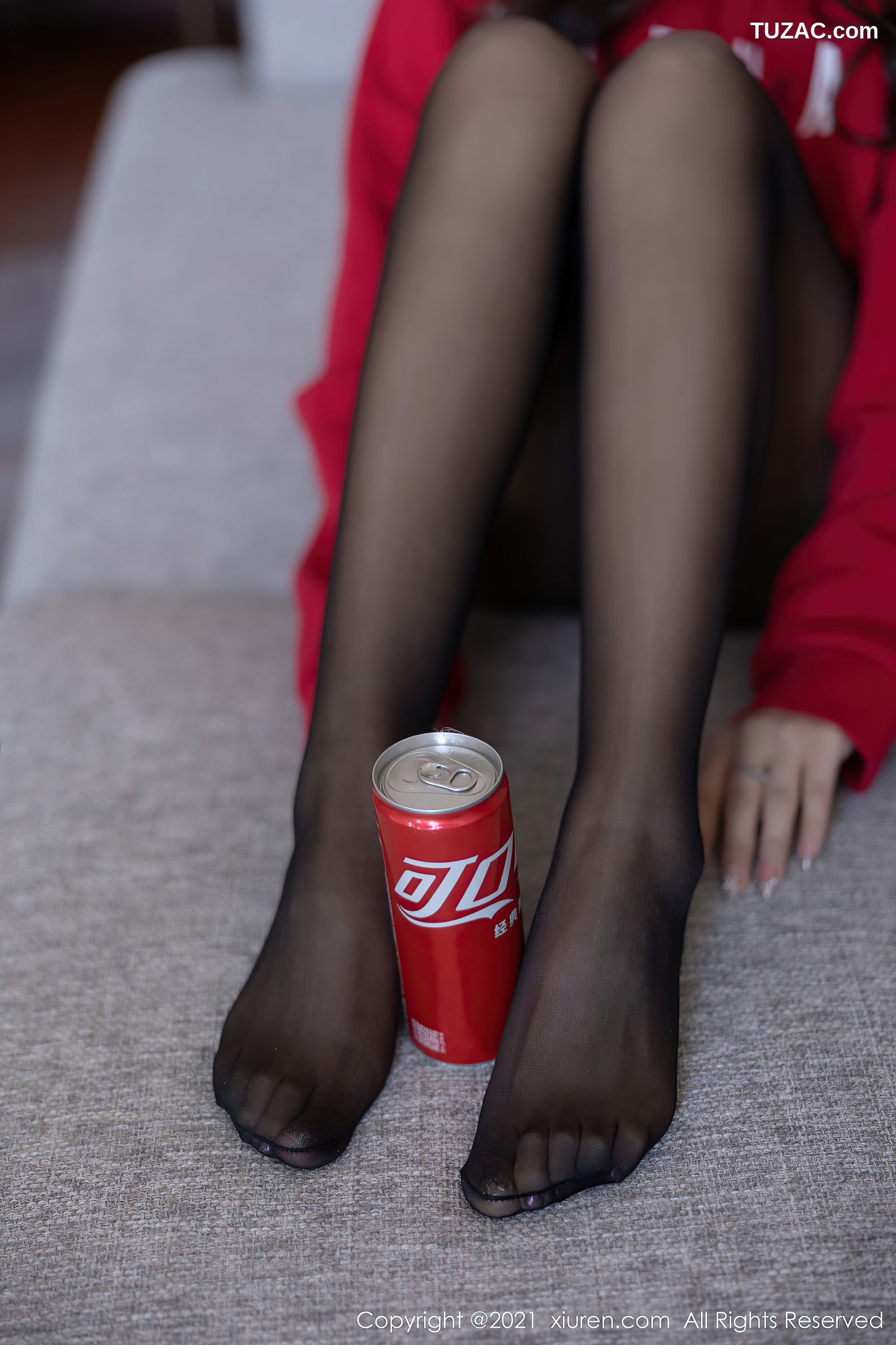 XiuRen秀人网-4356-王馨瑶yanni-红色卫衣性感内衣蕾丝袜-2021.12.17