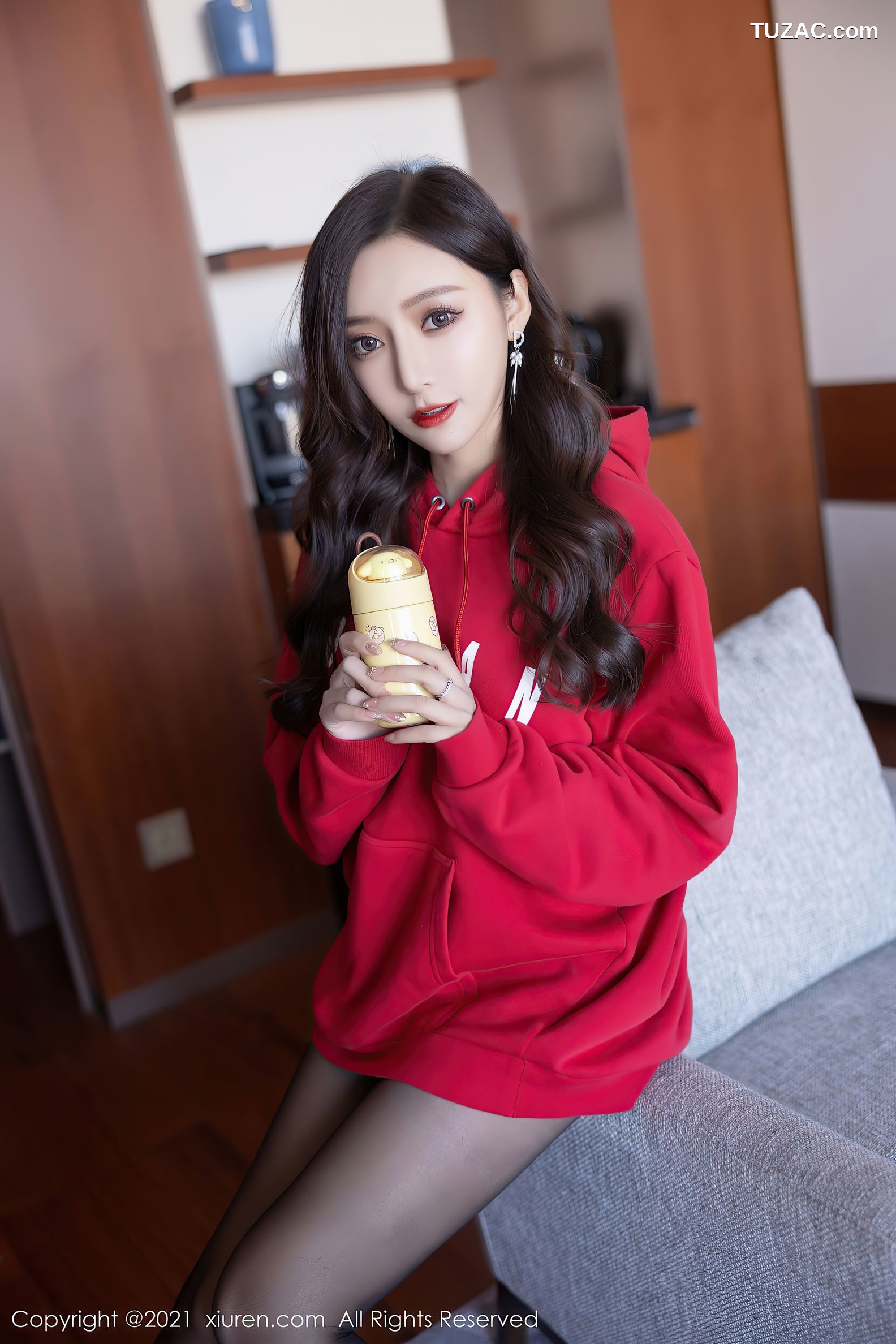 XiuRen秀人网-4356-王馨瑶yanni-红色卫衣性感内衣蕾丝袜-2021.12.17