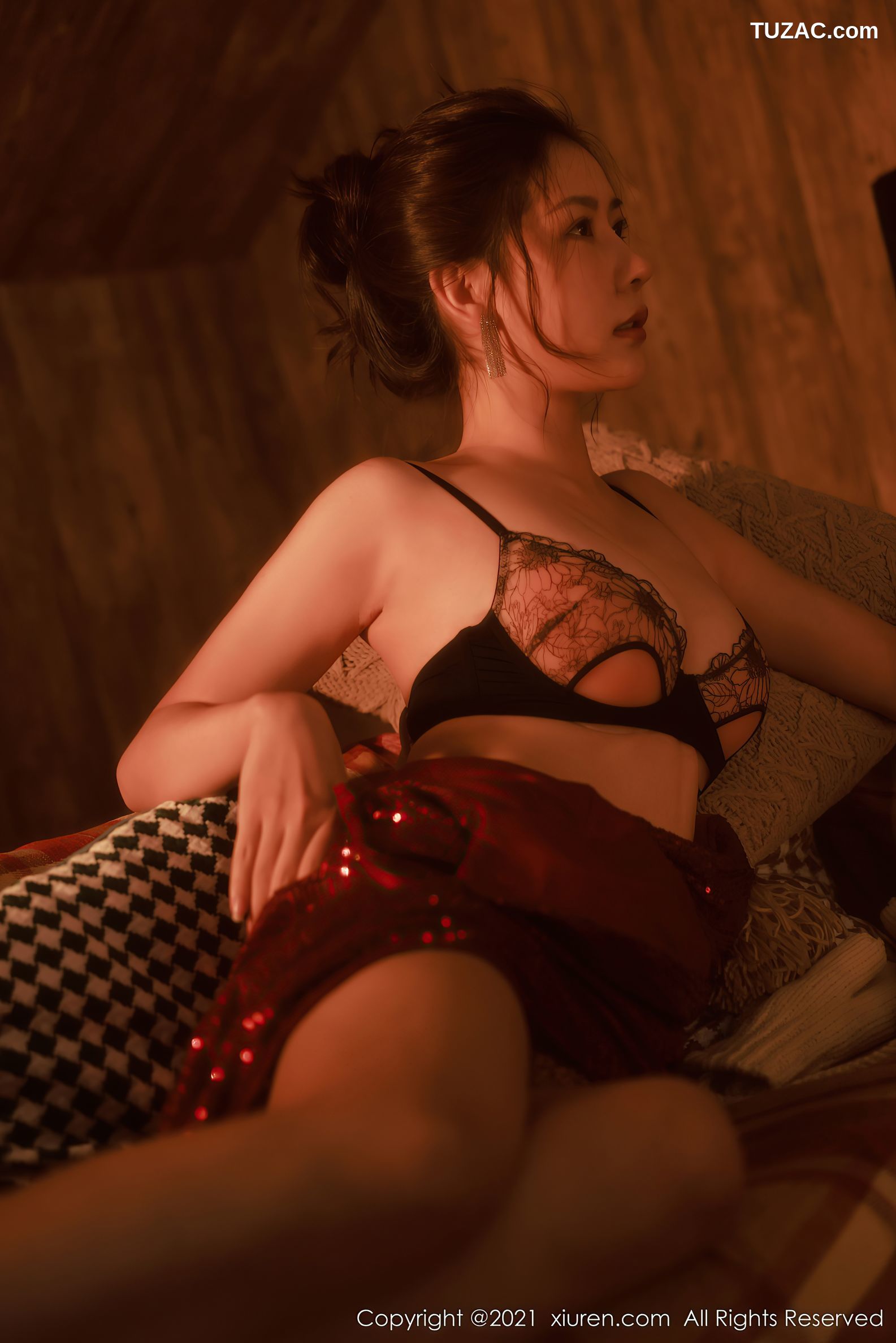 XiuRen秀人网-4357-尹甜甜-古典油画风主题性感内衣黑丝渔网-2021.12.20