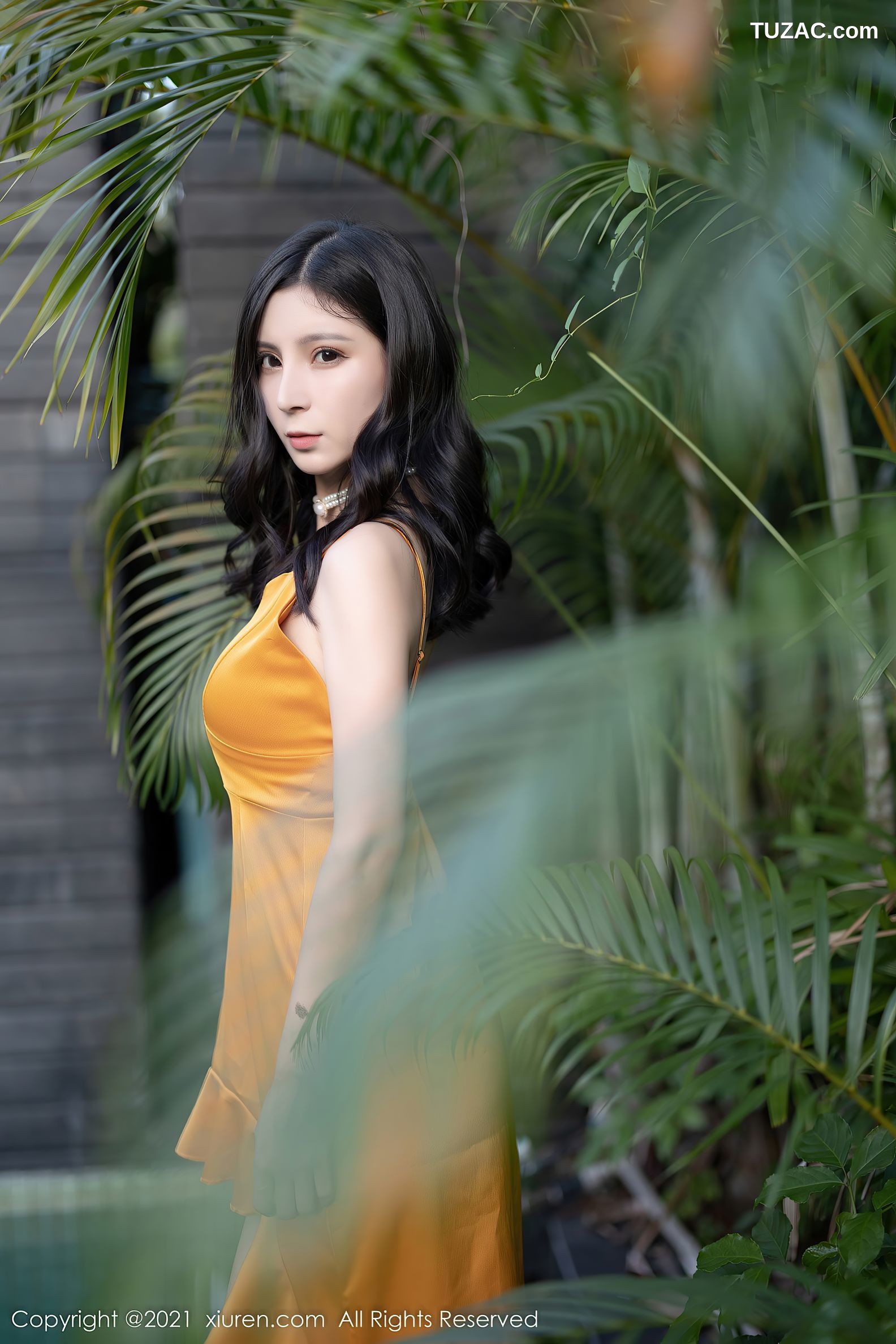 XiuRen秀人网-4363-小蛮妖Yummy-深圳旅拍性感JK制服白色内衣-2021.12.21