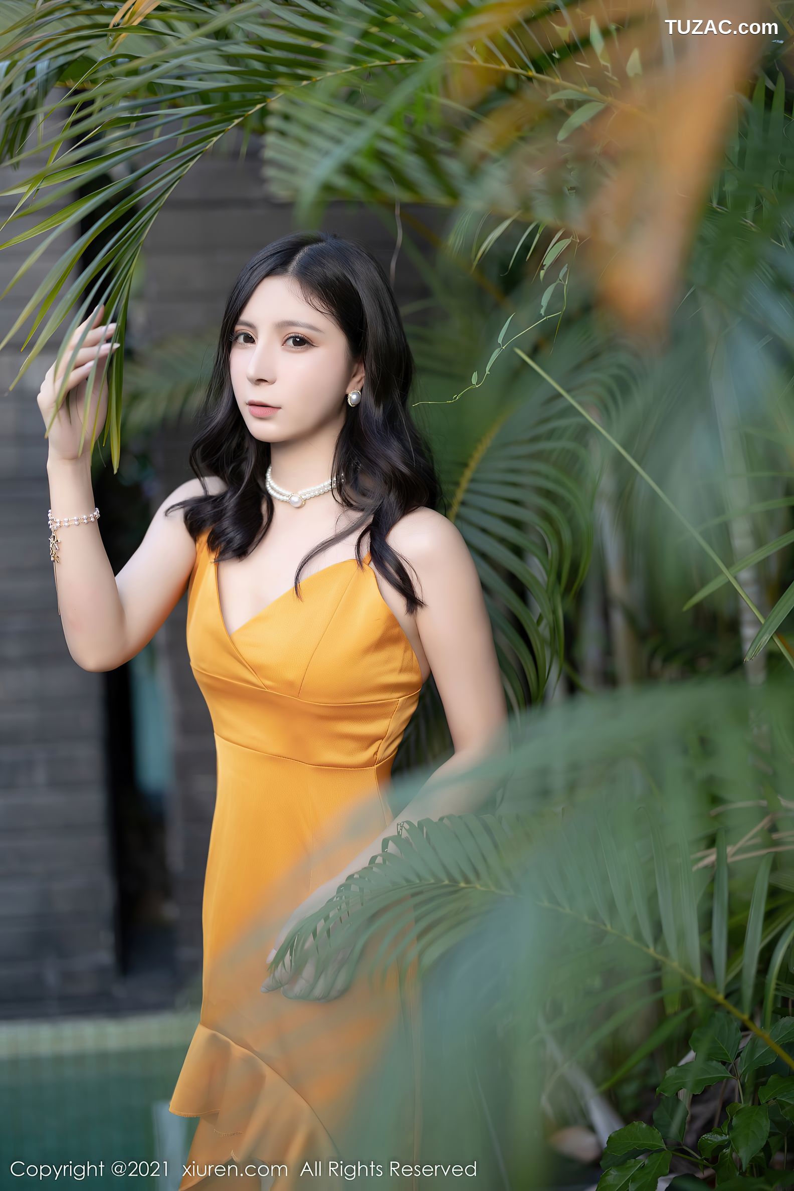 XiuRen秀人网-4363-小蛮妖Yummy-深圳旅拍性感JK制服白色内衣-2021.12.21