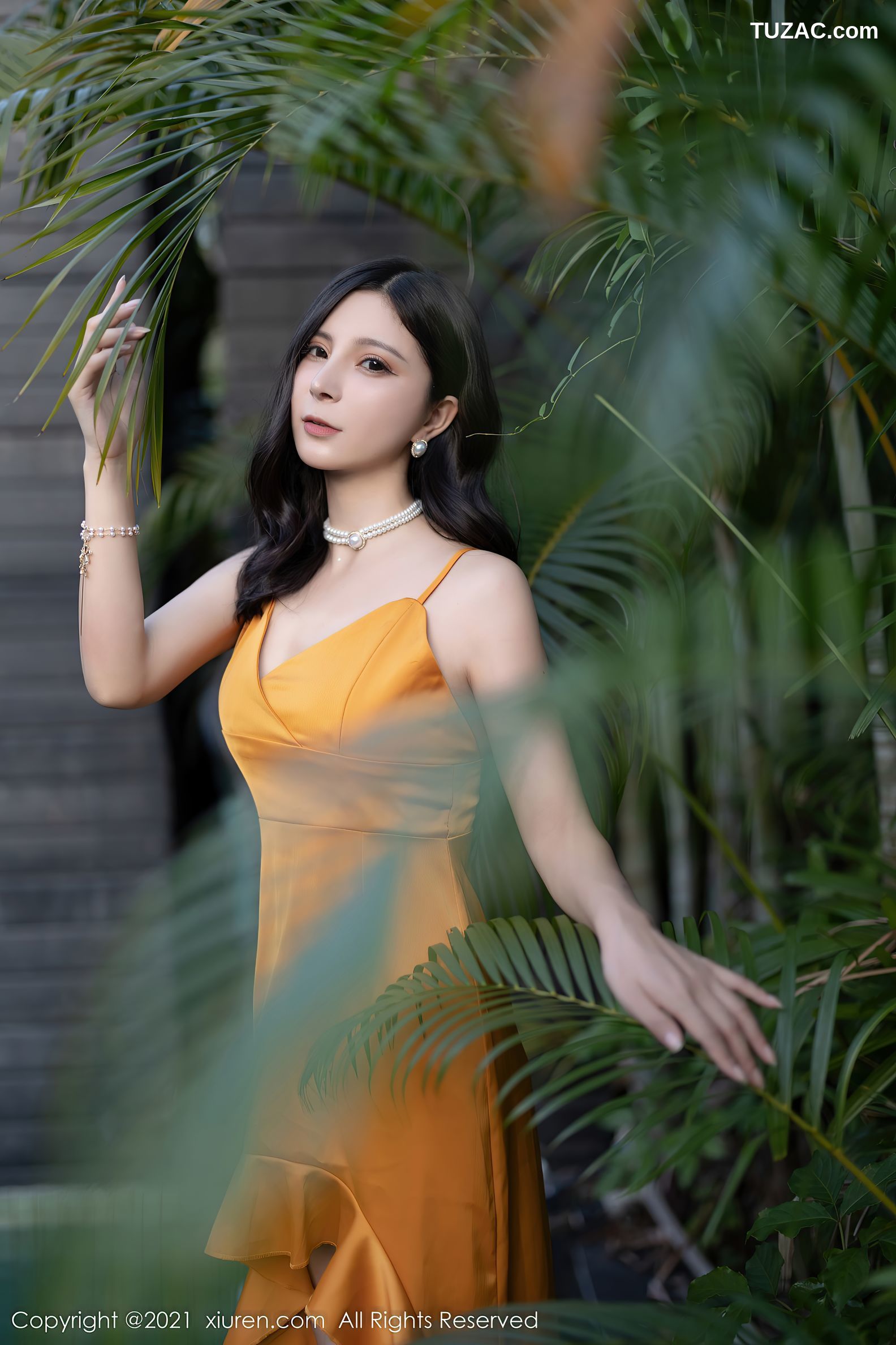 XiuRen秀人网-4363-小蛮妖Yummy-深圳旅拍性感JK制服白色内衣-2021.12.21