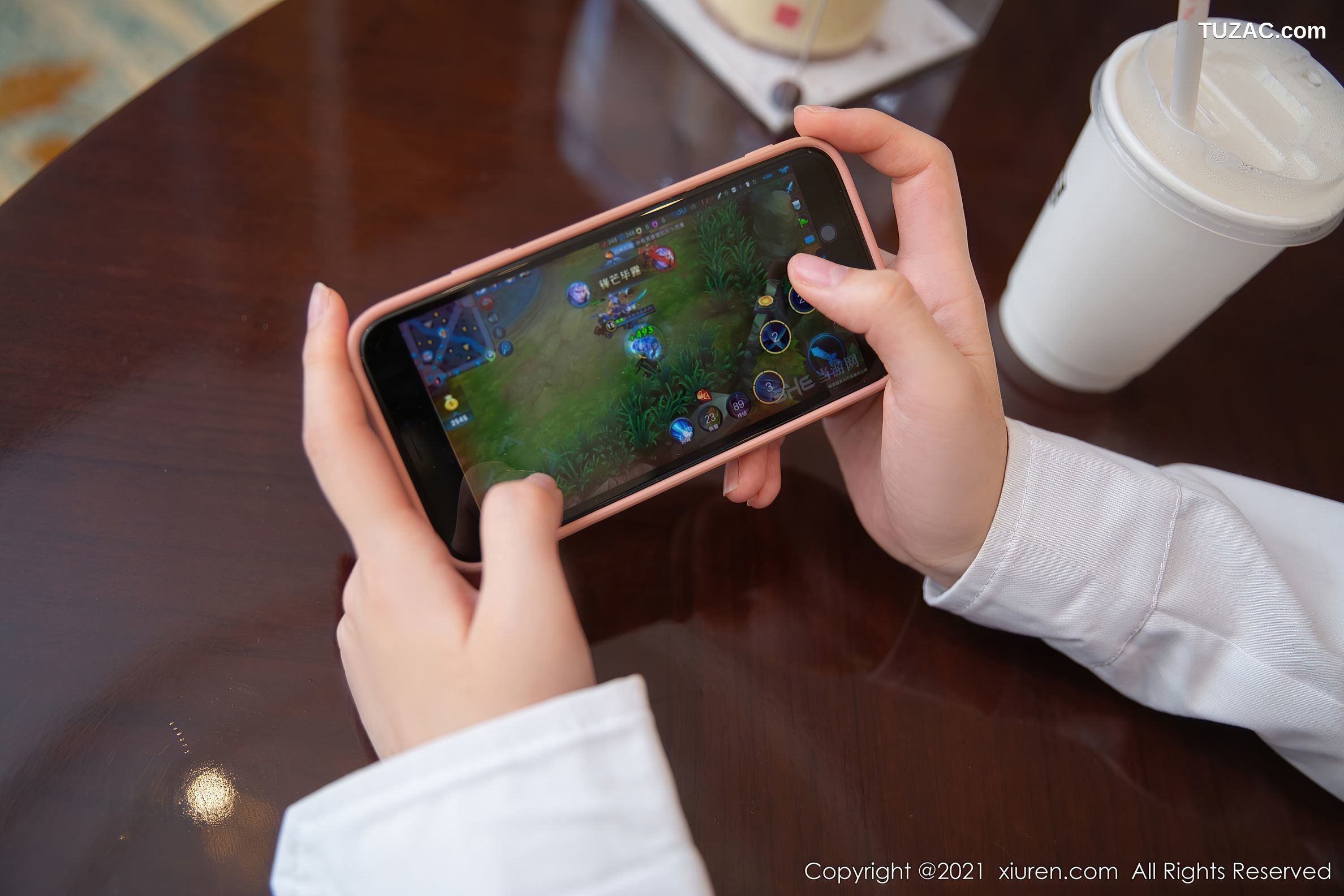 XiuRen秀人网-4364-一颗甜蛋黄a-白衬衣黑短裙蕾丝吊带袜-2021.12.21