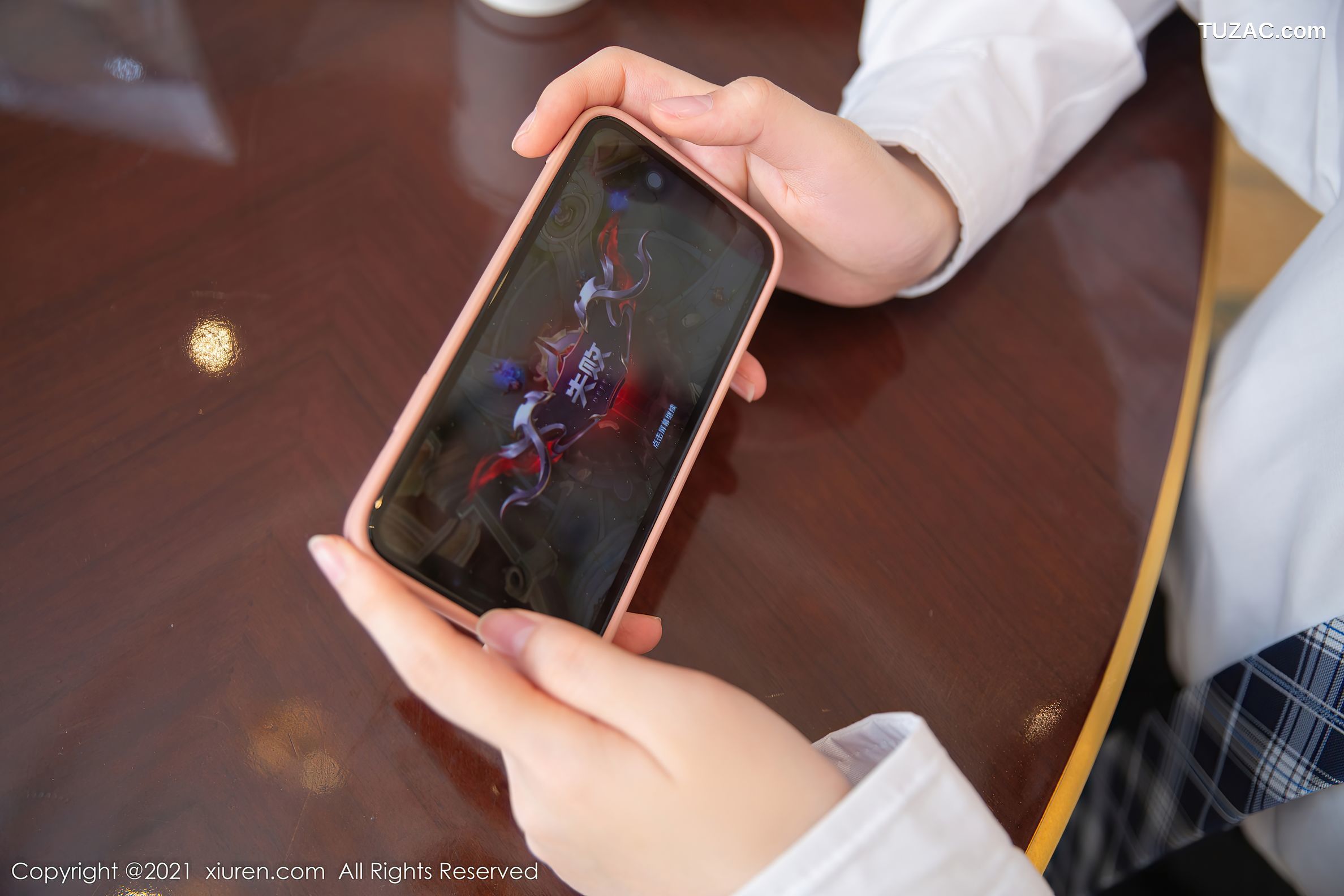 XiuRen秀人网-4364-一颗甜蛋黄a-白衬衣黑短裙蕾丝吊带袜-2021.12.21