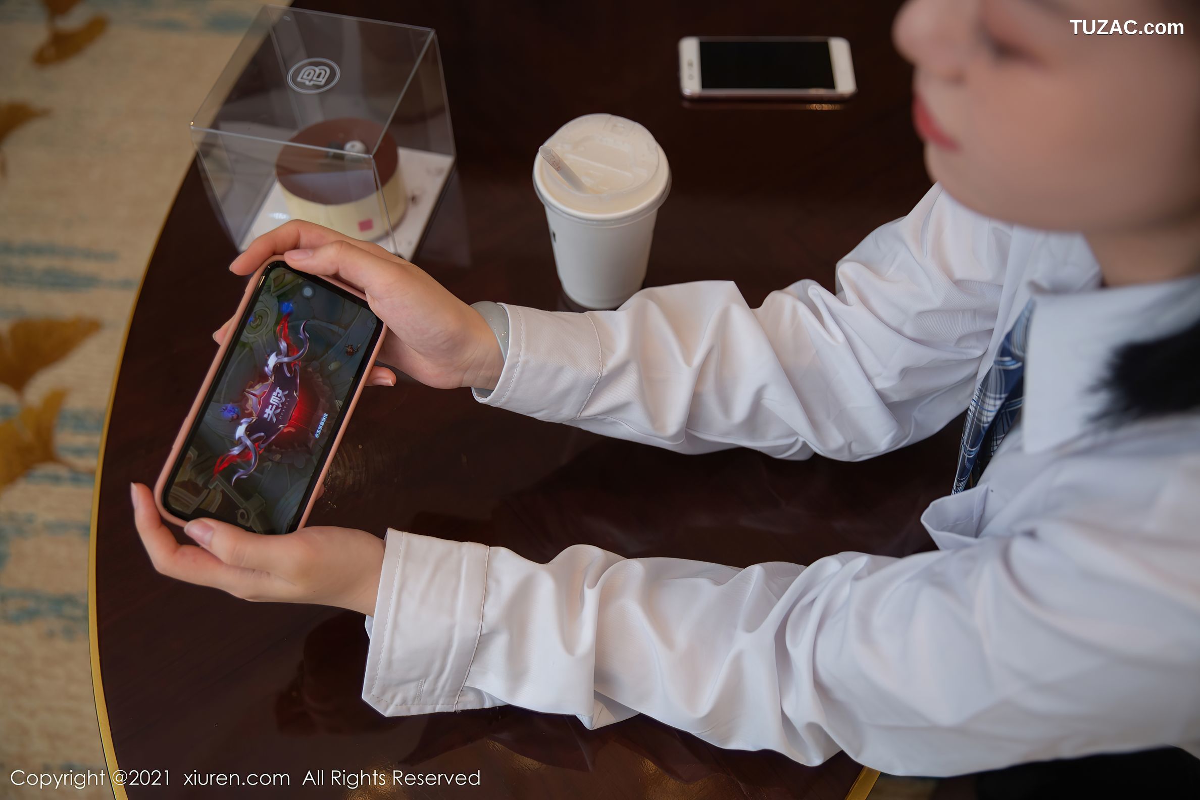 XiuRen秀人网-4364-一颗甜蛋黄a-白衬衣黑短裙蕾丝吊带袜-2021.12.21