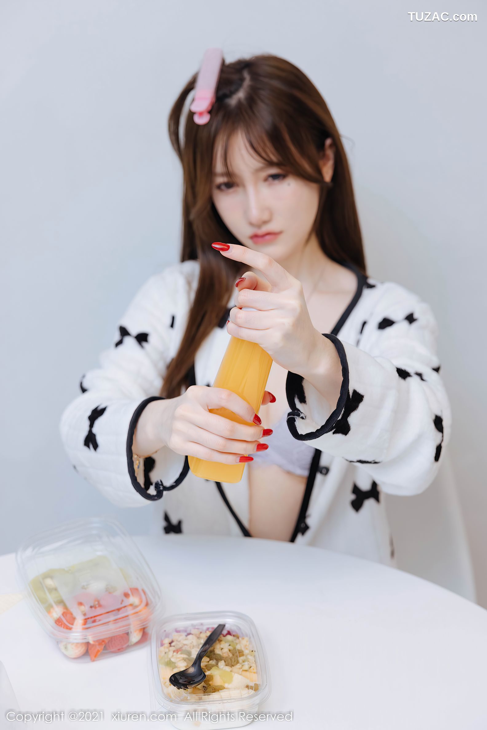 XiuRen秀人网-4365-美桃酱-女主持主题蕾丝内衣超薄肉丝-2021.12.21