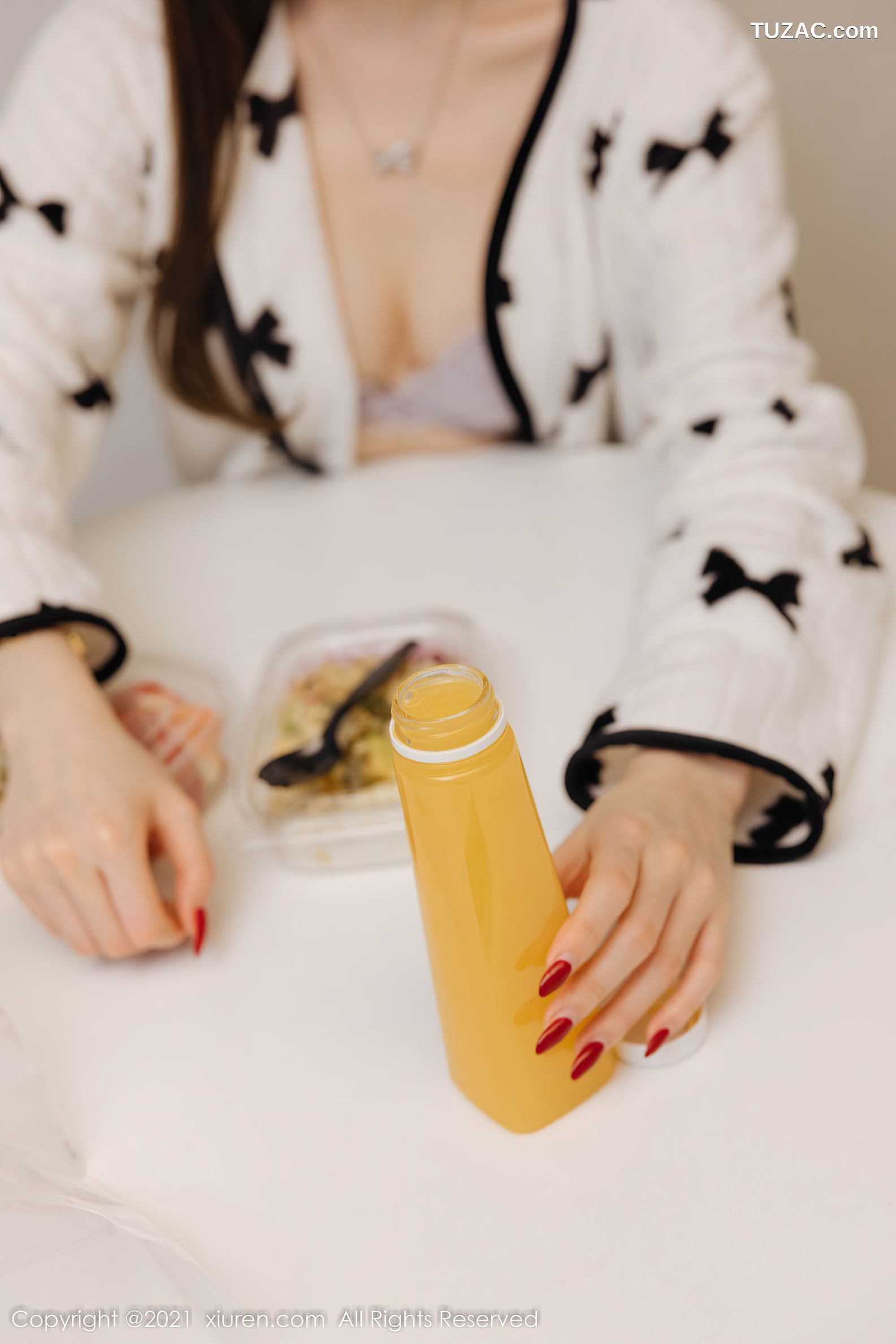 XiuRen秀人网-4365-美桃酱-女主持主题蕾丝内衣超薄肉丝-2021.12.21