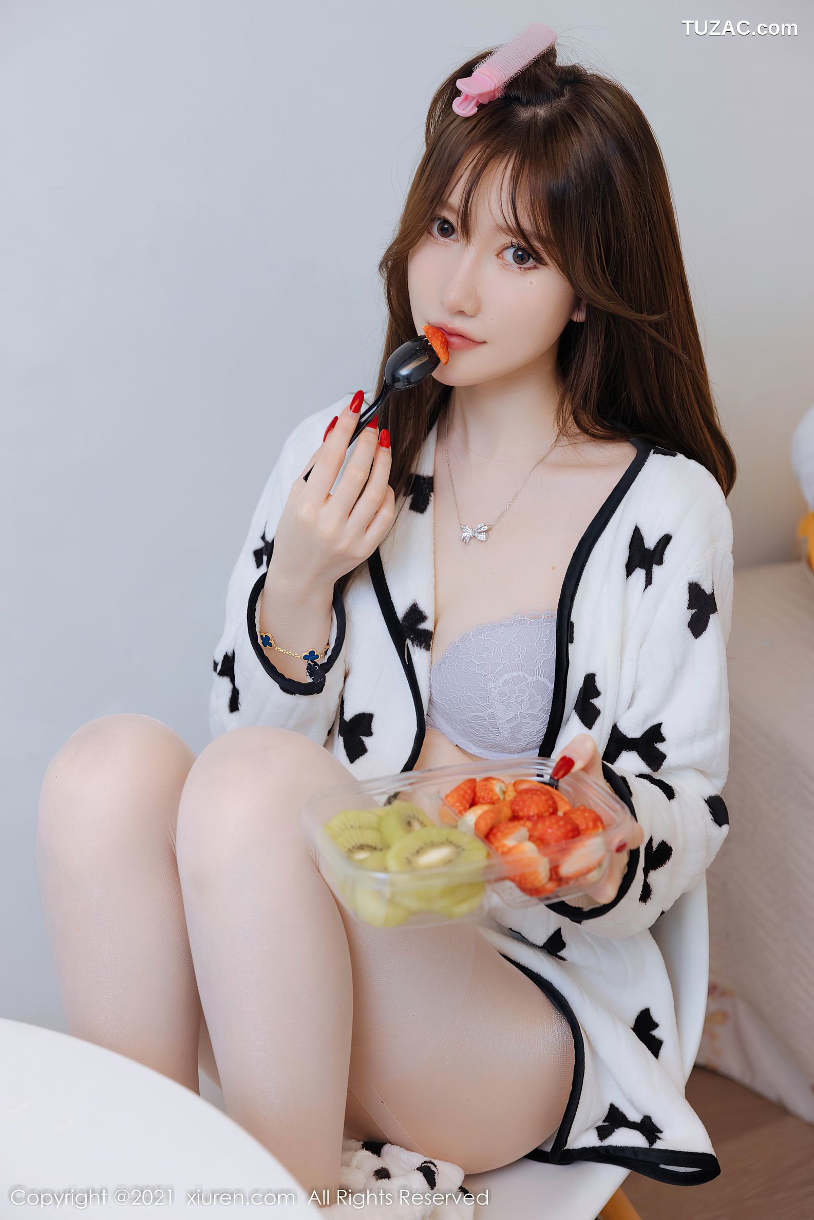 XiuRen秀人网-4365-美桃酱-女主持主题蕾丝内衣超薄肉丝-2021.12.21