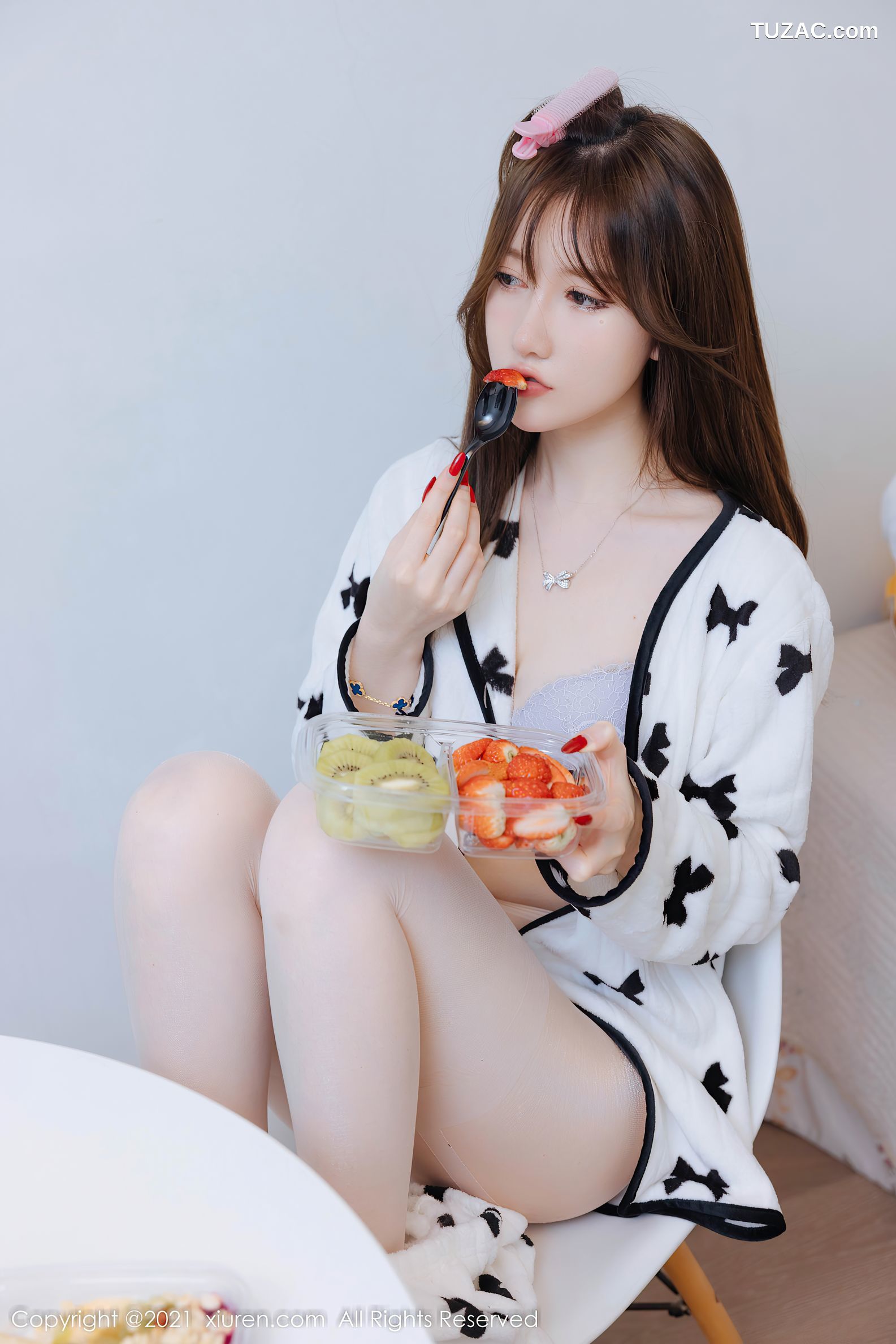 XiuRen秀人网-4365-美桃酱-女主持主题蕾丝内衣超薄肉丝-2021.12.21