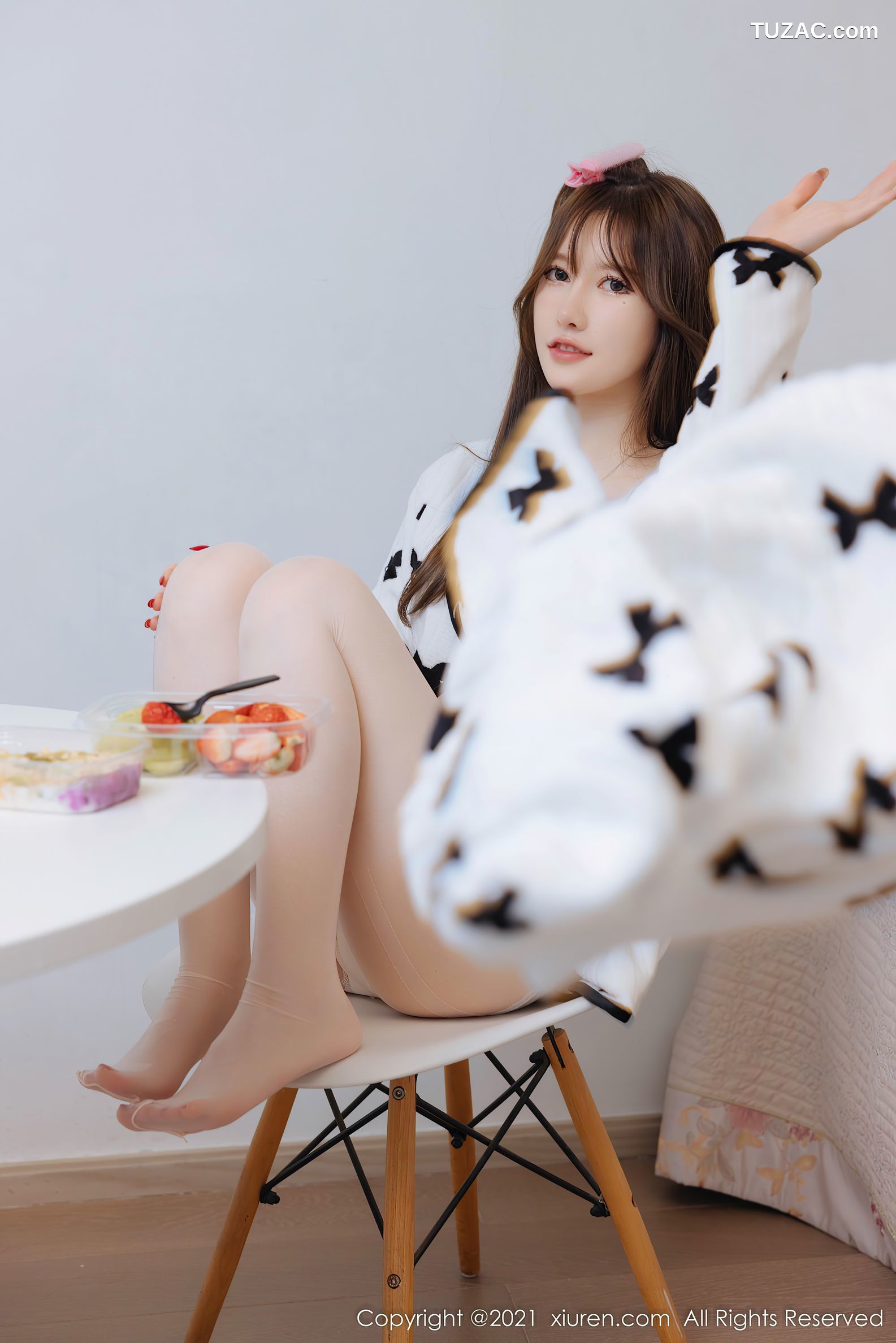 XiuRen秀人网-4365-美桃酱-女主持主题蕾丝内衣超薄肉丝-2021.12.21