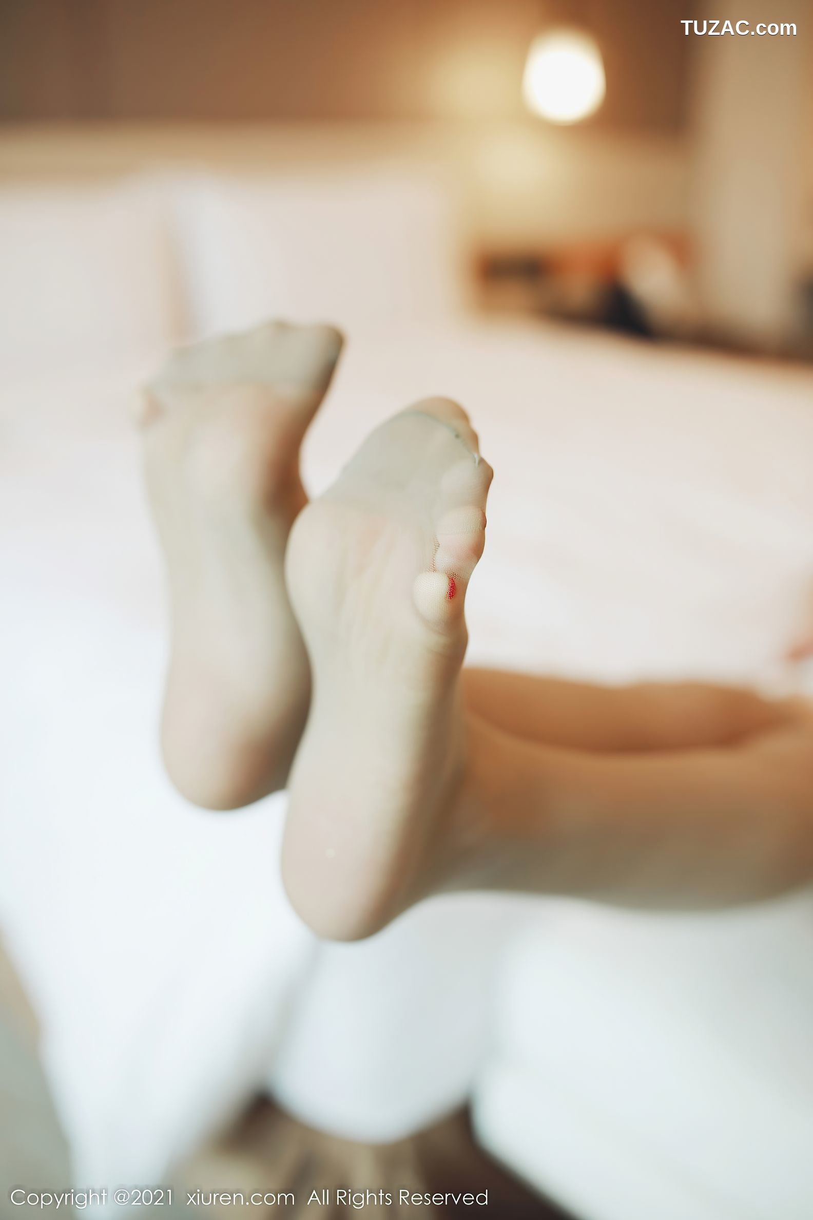 XiuRen秀人网-4368-诗诗Kiki-低胸白裙蕾丝内衣吊带袜-02-2021.12.22