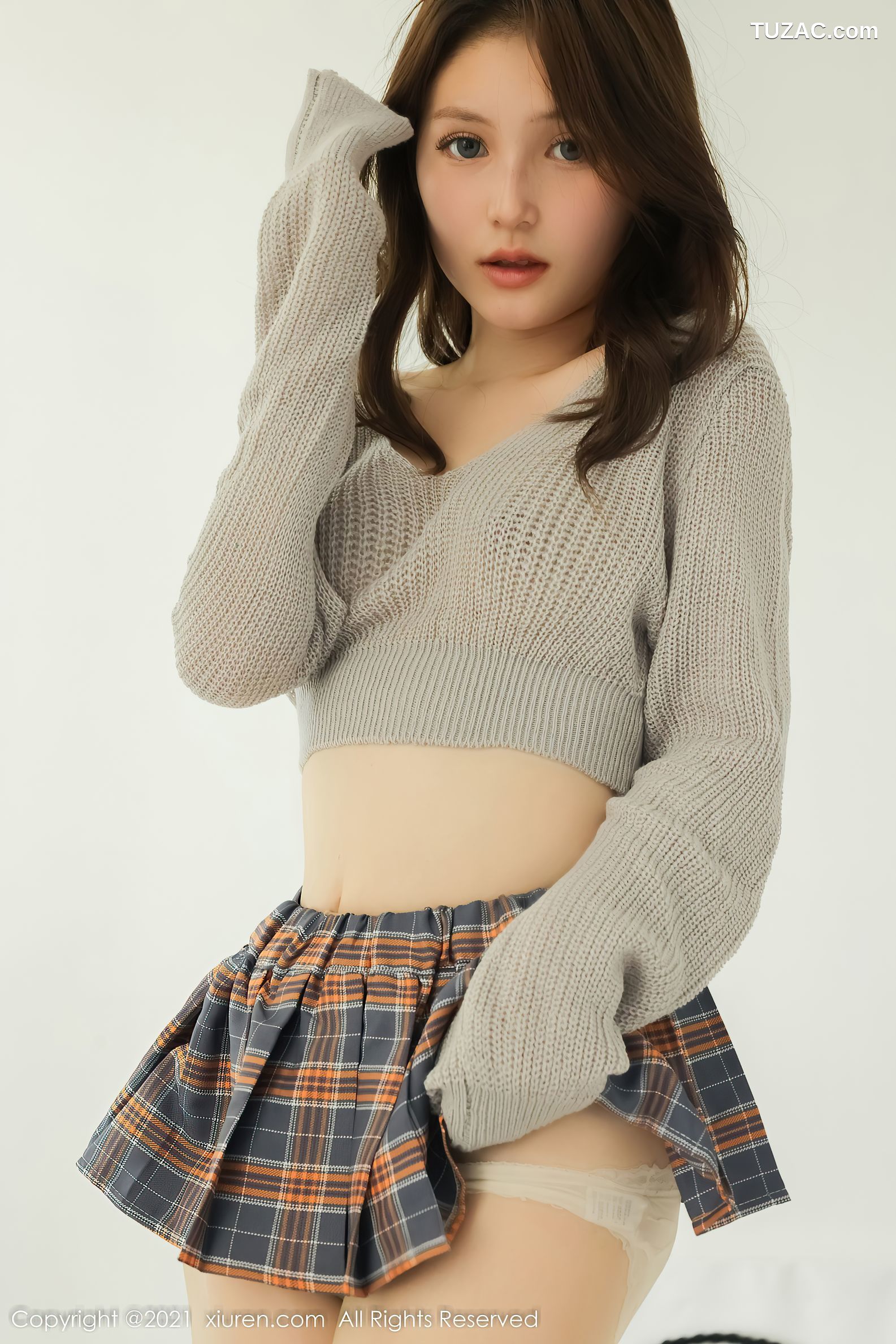 XiuRen秀人网-4369-兔妹妹-灰色上衣格子短裙半撩-2021.12.22