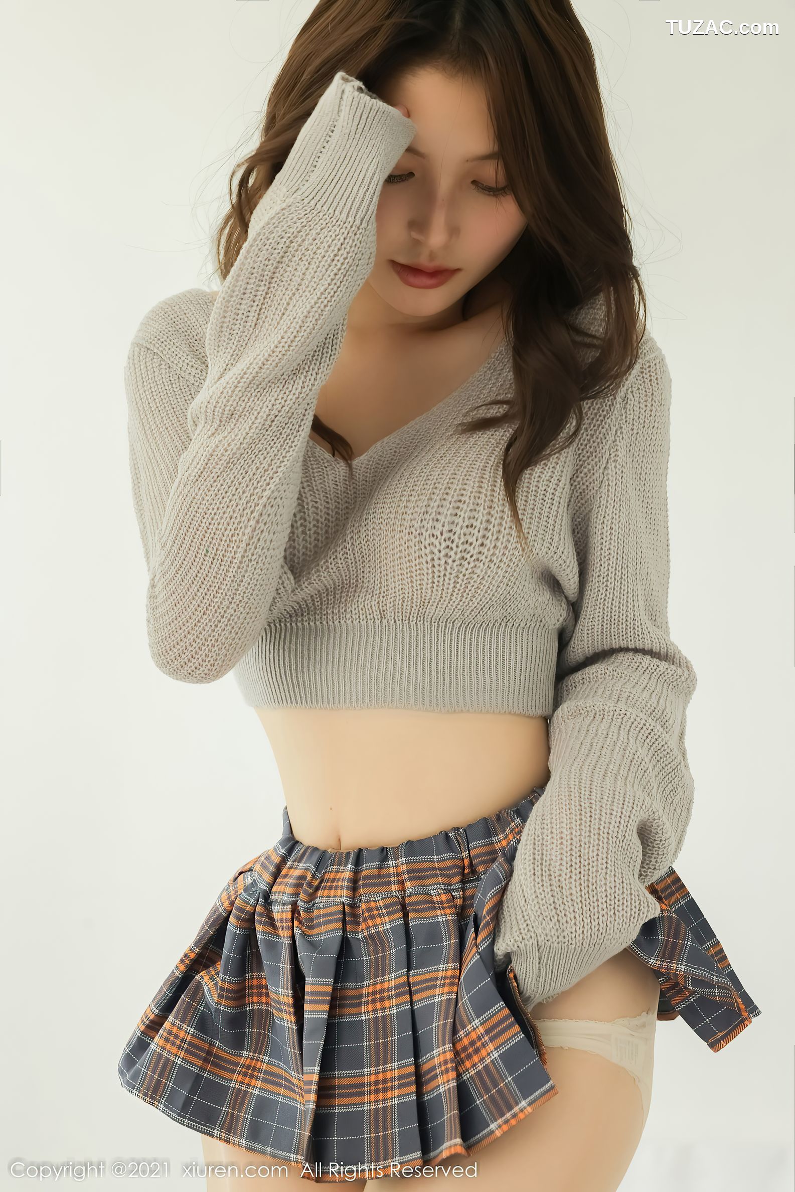 XiuRen秀人网-4369-兔妹妹-灰色上衣格子短裙半撩-2021.12.22