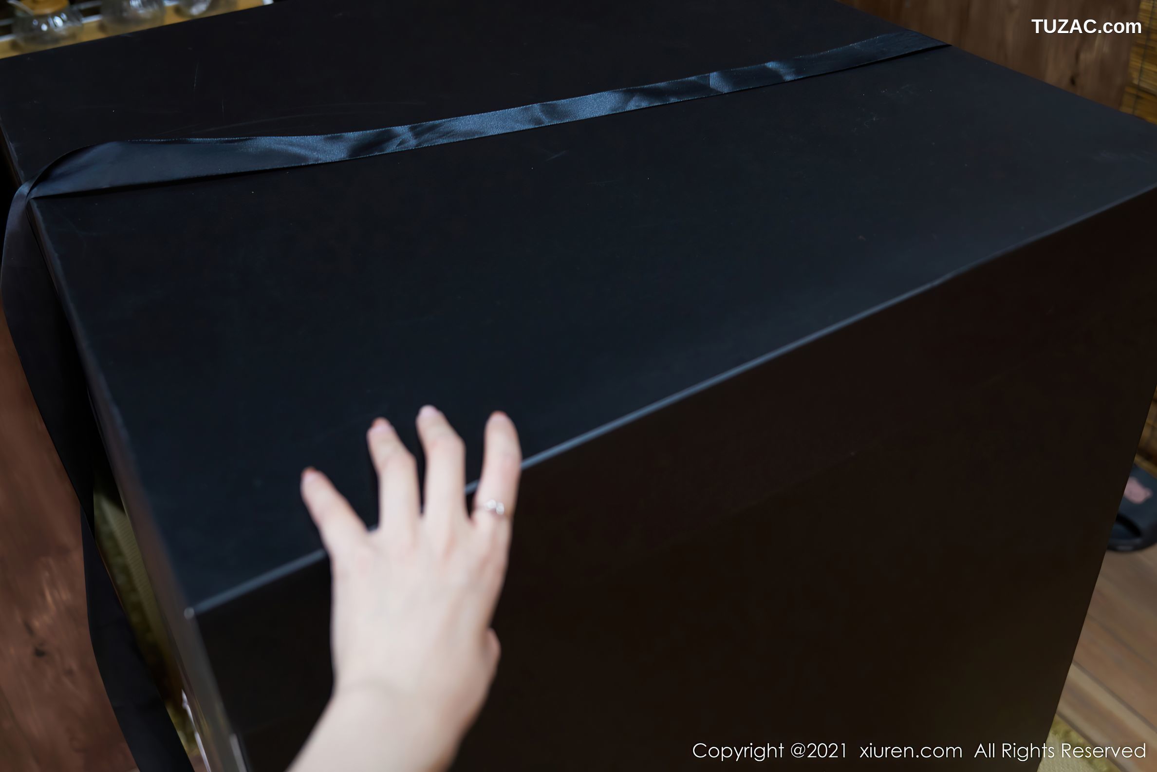 XiuRen秀人网-4385-周于希Sally-圣诞主题性感红色丝带裹身-2021.12.24