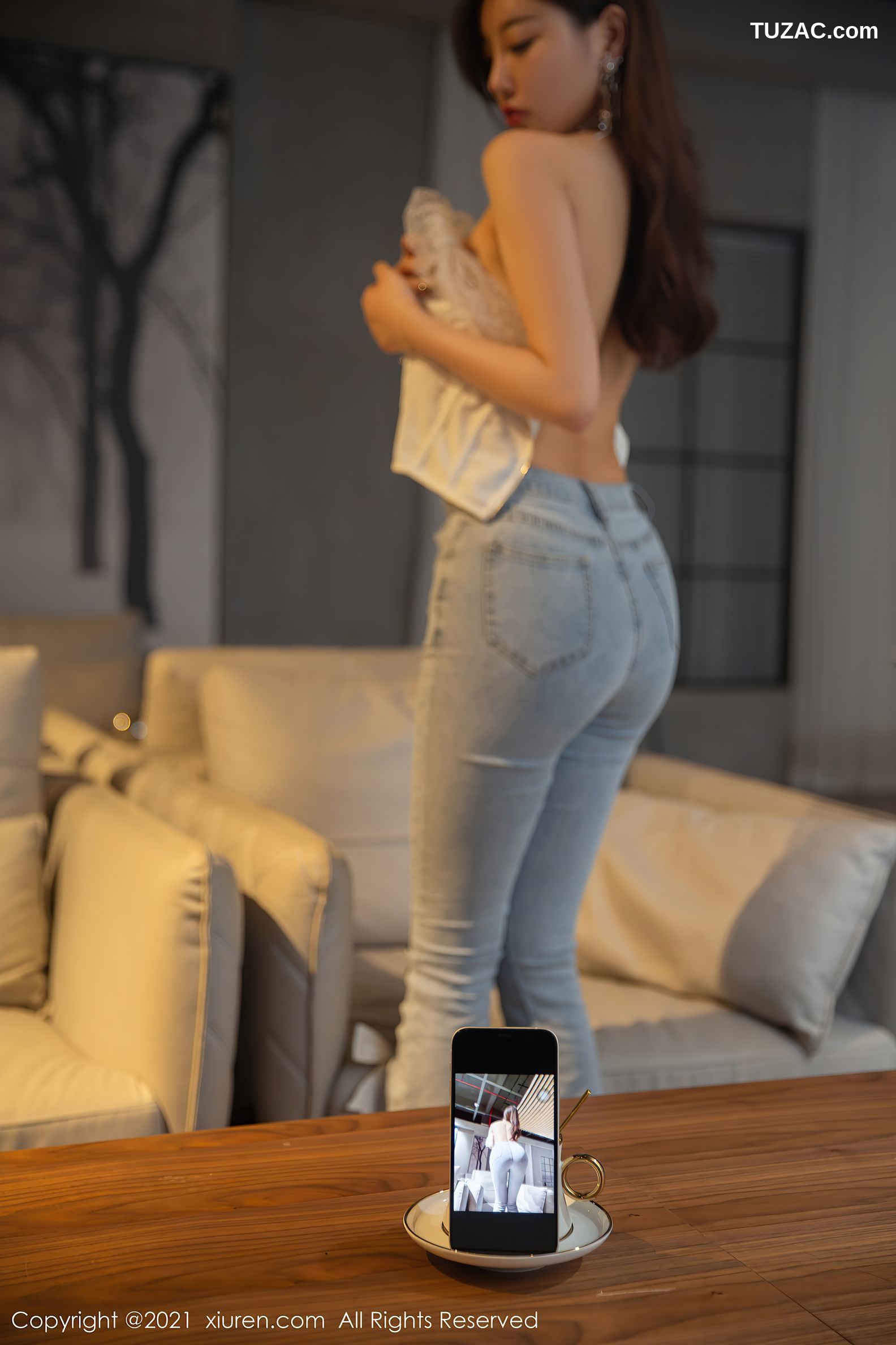 XiuRen秀人网-4404-杨晨晨Yome-图书馆偷窥主题半裸上身肉丝火辣-2021.12.29