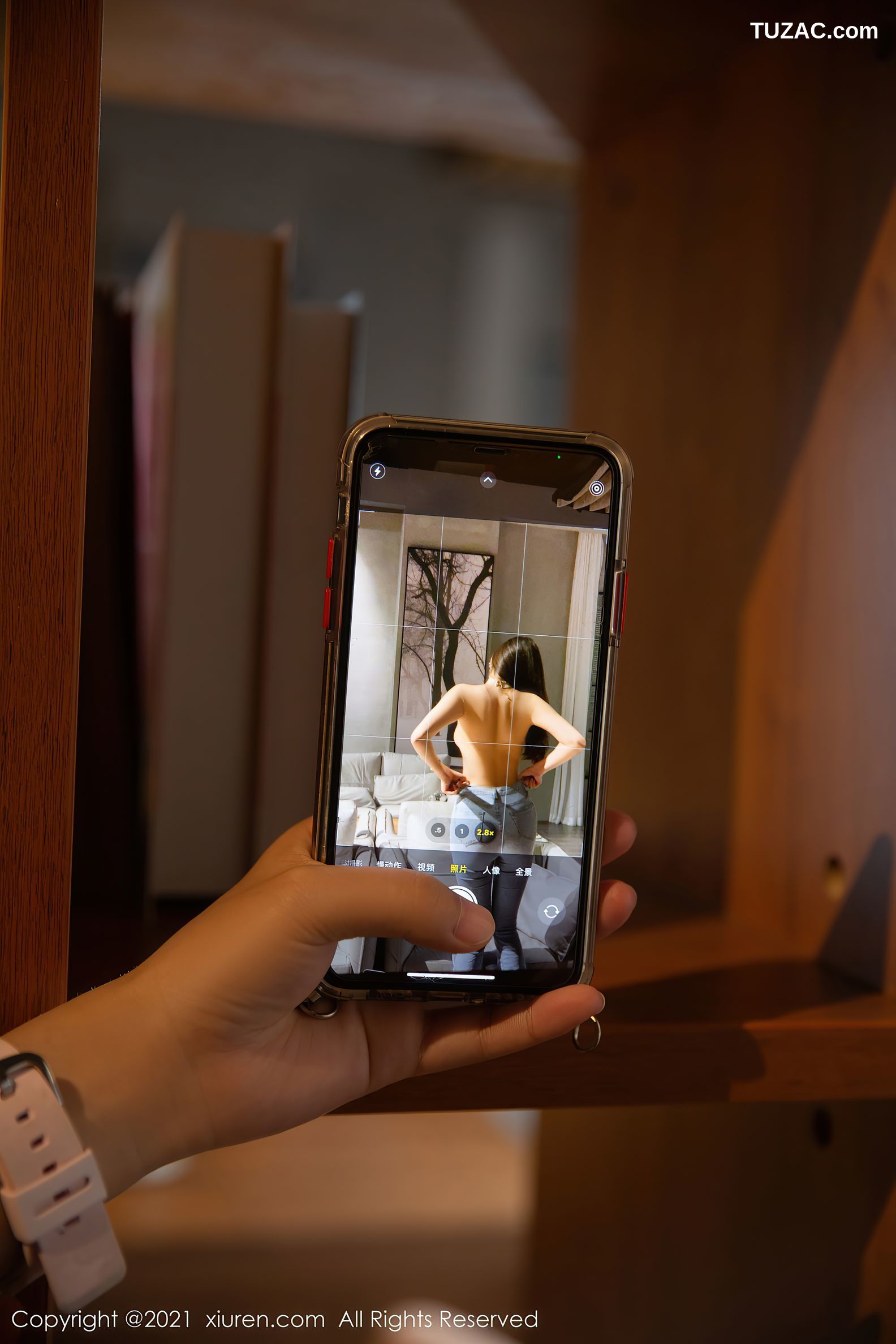 XiuRen秀人网-4404-杨晨晨Yome-图书馆偷窥主题半裸上身肉丝火辣-2021.12.29