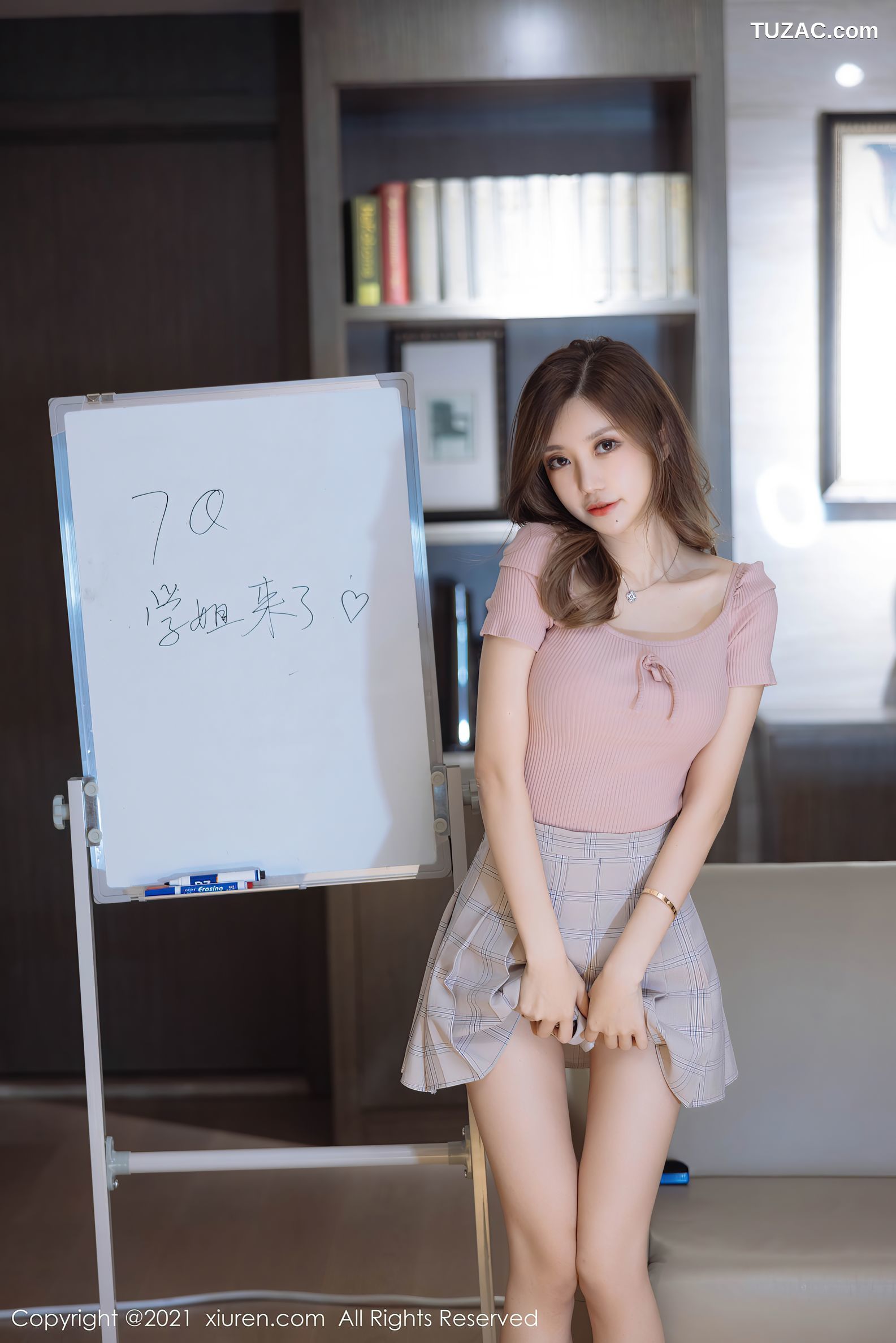 XiuRen秀人网-4415-绮里嘉Ula-元旦心愿回馈主题-性感服饰-2021.12.31