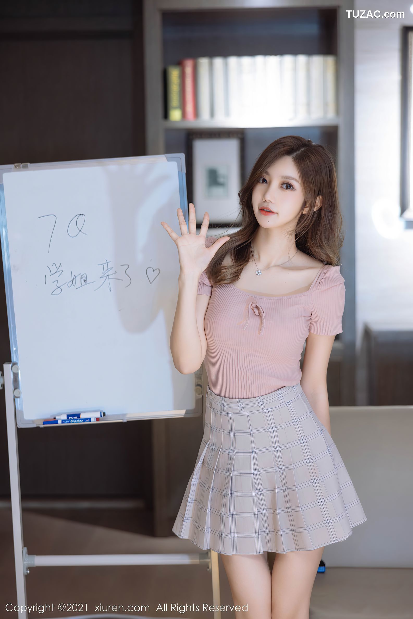 XiuRen秀人网-4415-绮里嘉Ula-元旦心愿回馈主题-性感服饰-2021.12.31